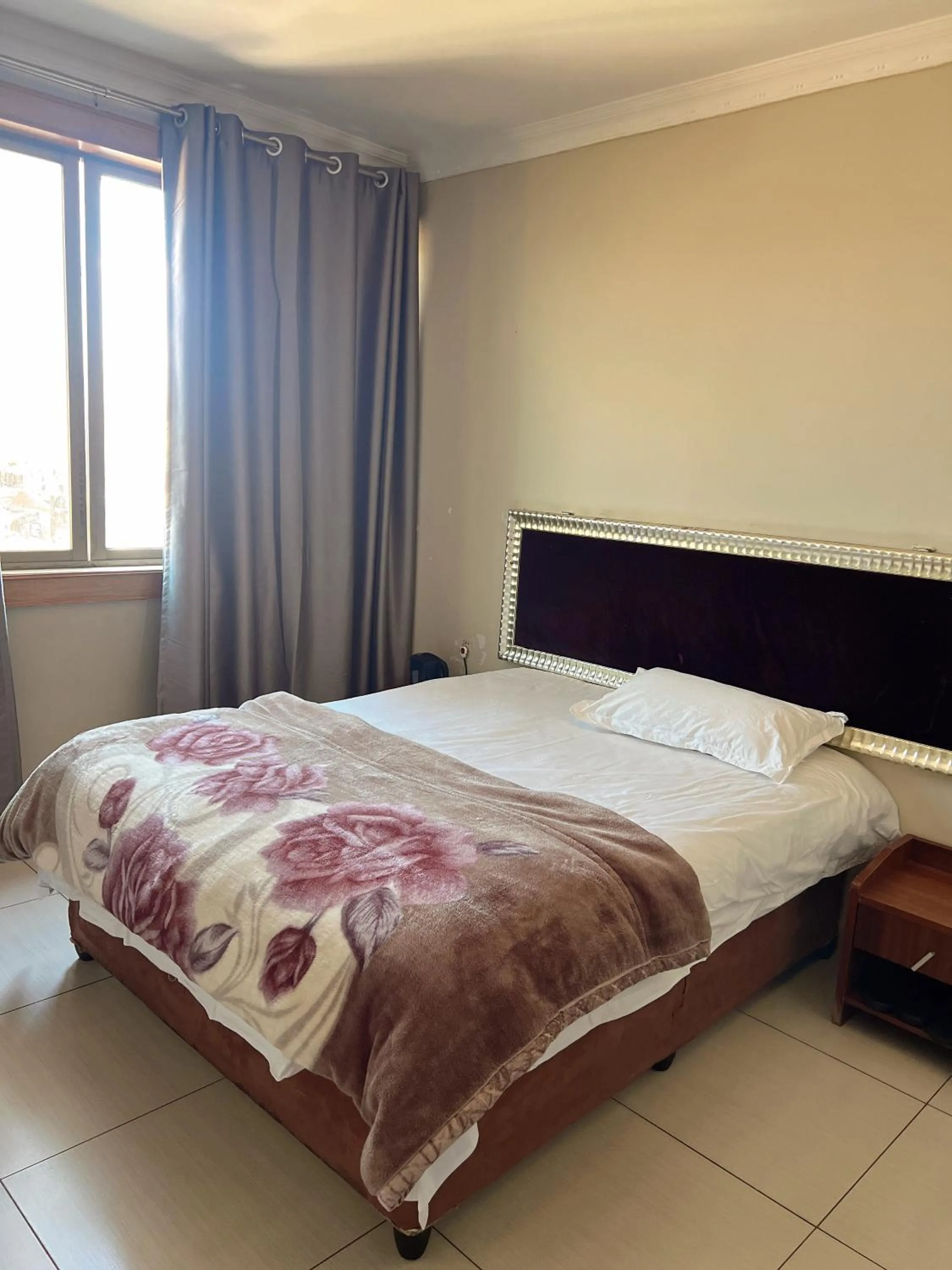 Shengtang Business Hotel