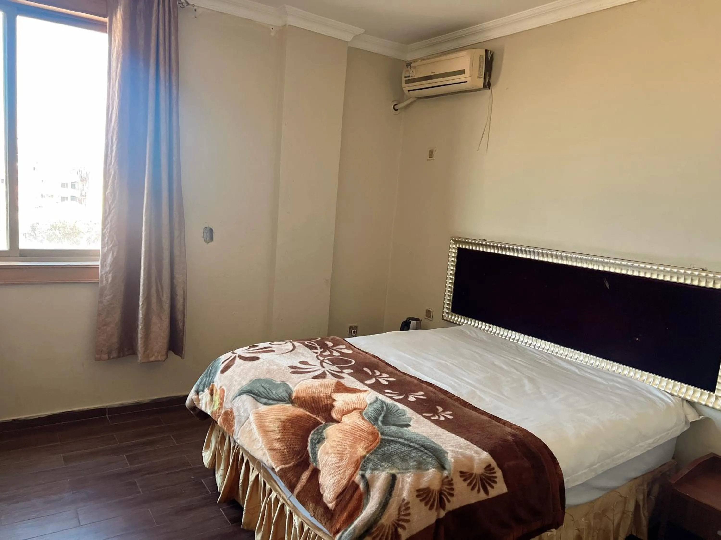 Shengtang Business Hotel