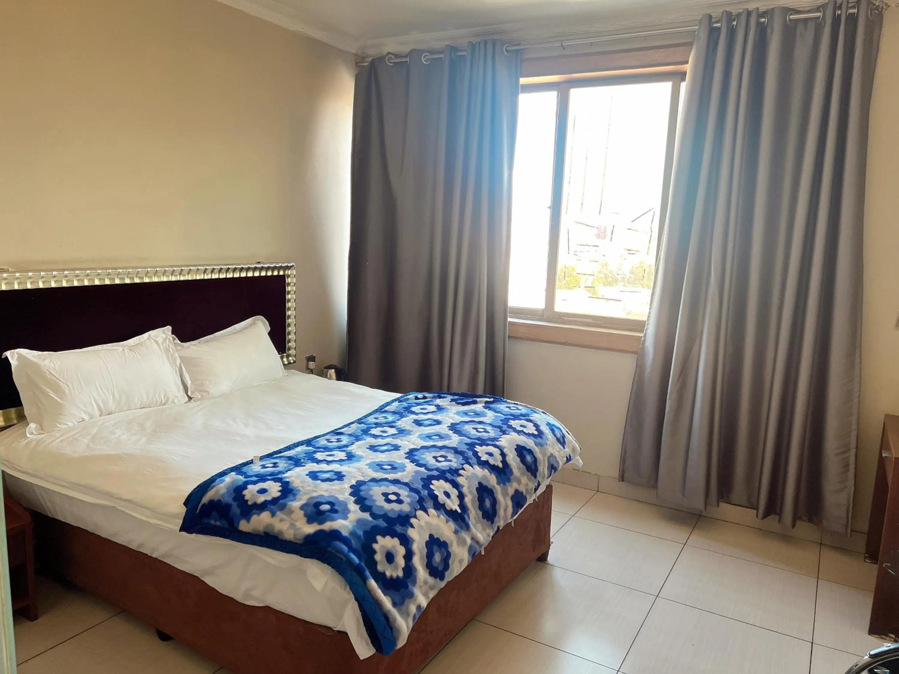 Shengtang Business Hotel