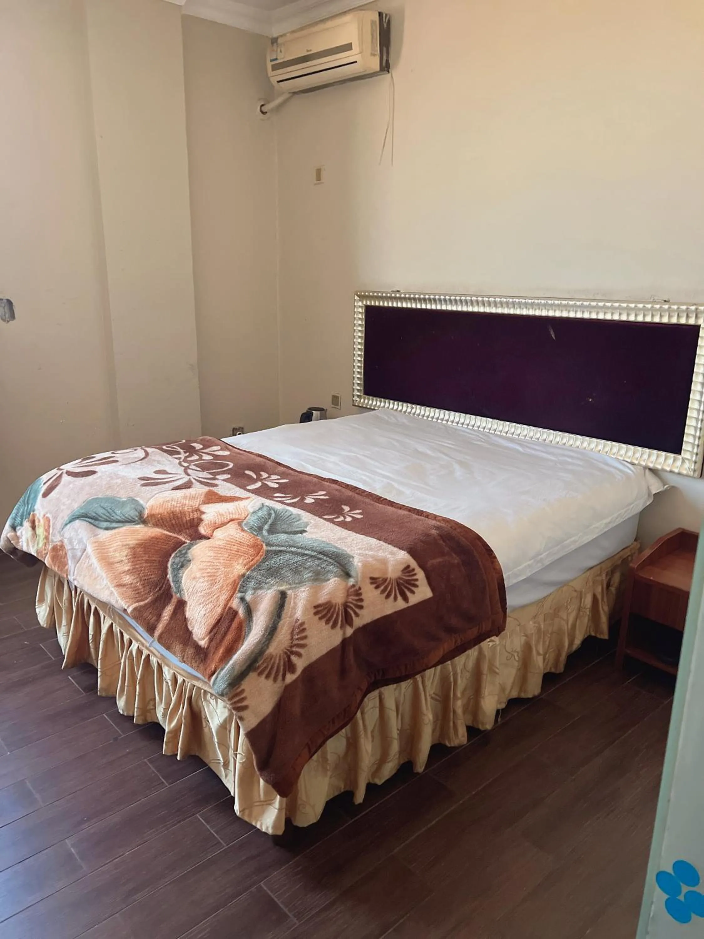 Shengtang Business Hotel