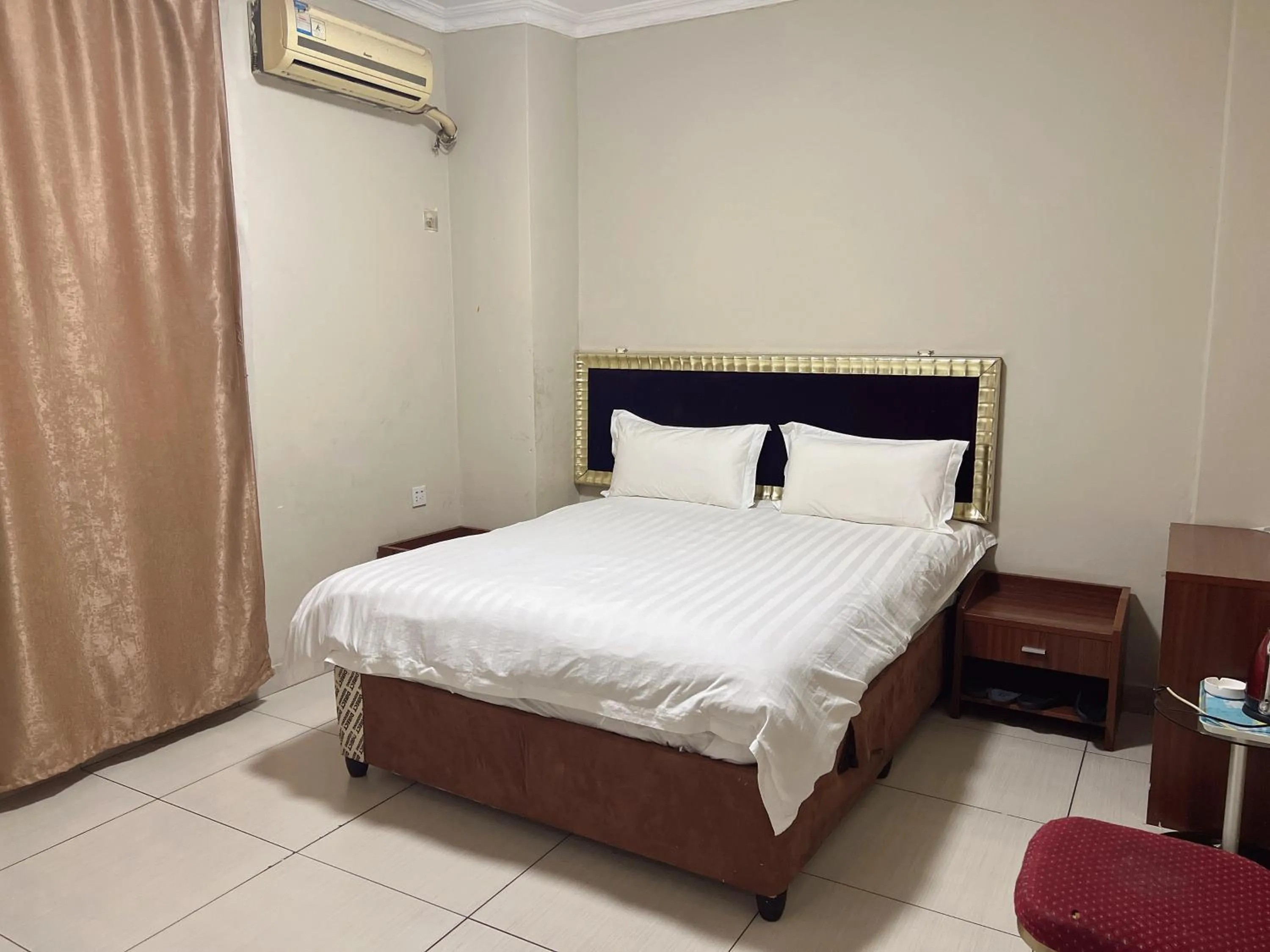 Shengtang Business Hotel