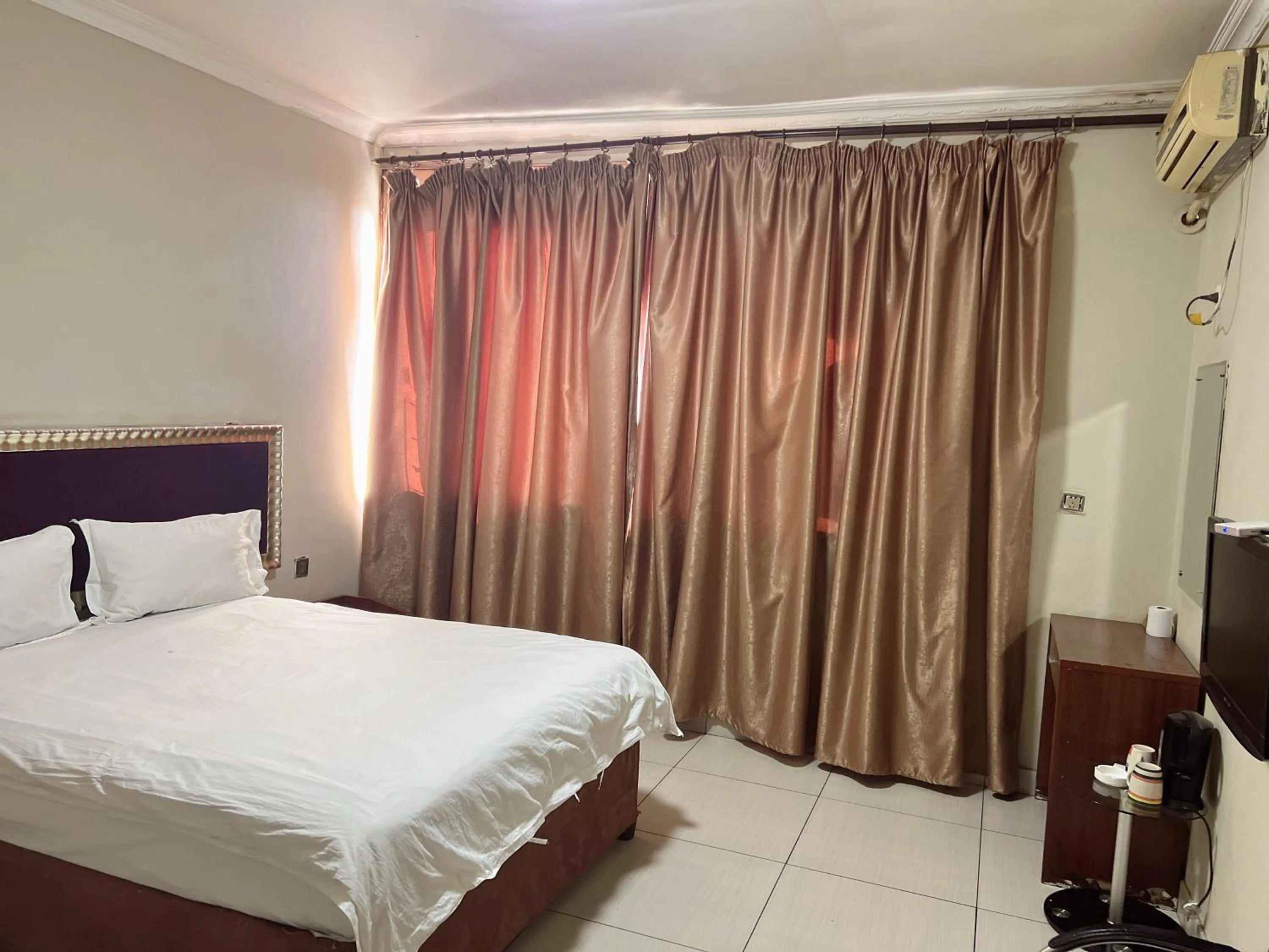 Shengtang Business Hotel