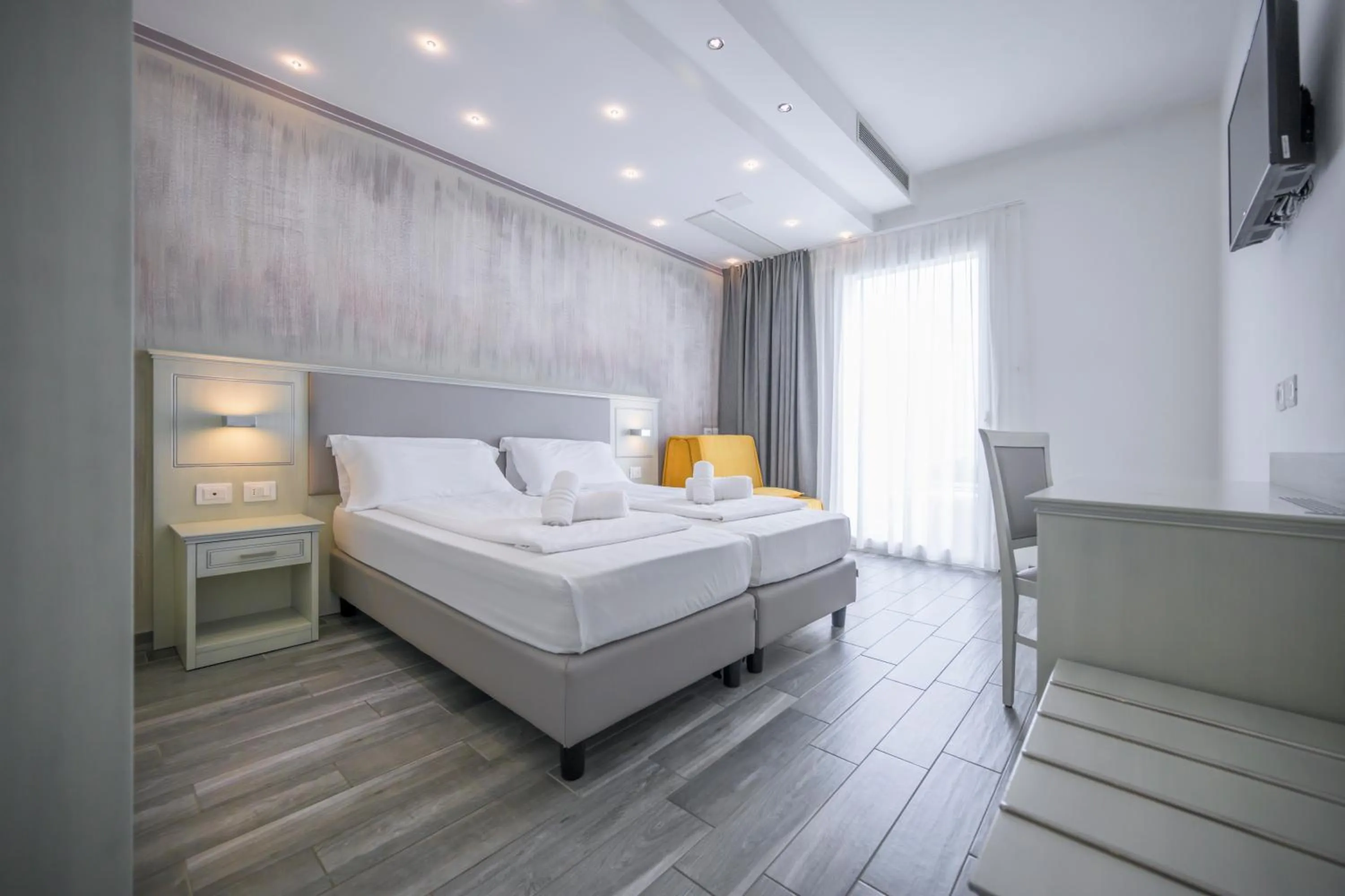 Photo of the whole room, Bed in Hotel Villa Paradiso Suite