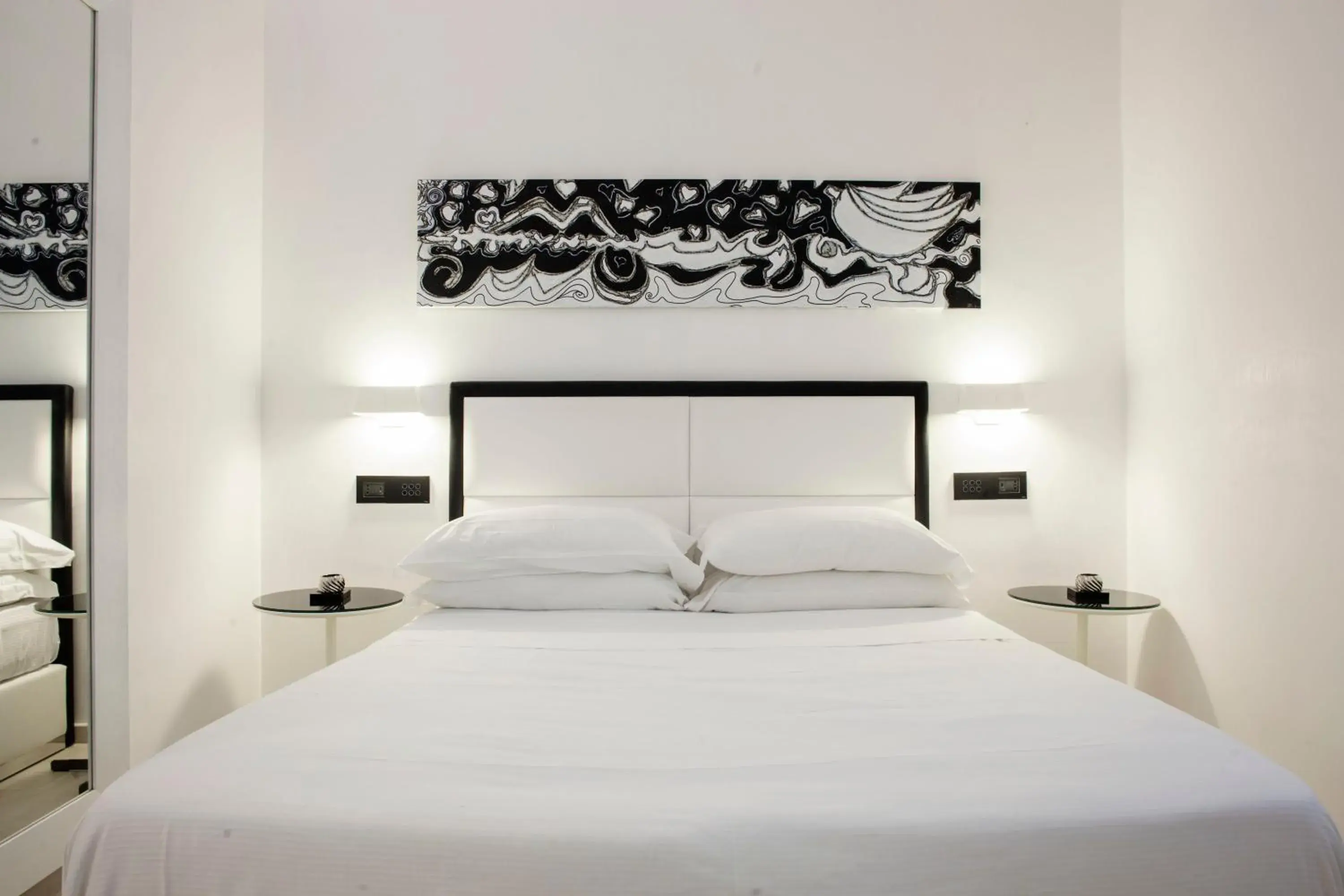 Standard Double Room in LHP Suite Napoli Parco Margherita Standard Double Room in LHP Suite Napoli Parco Margherita