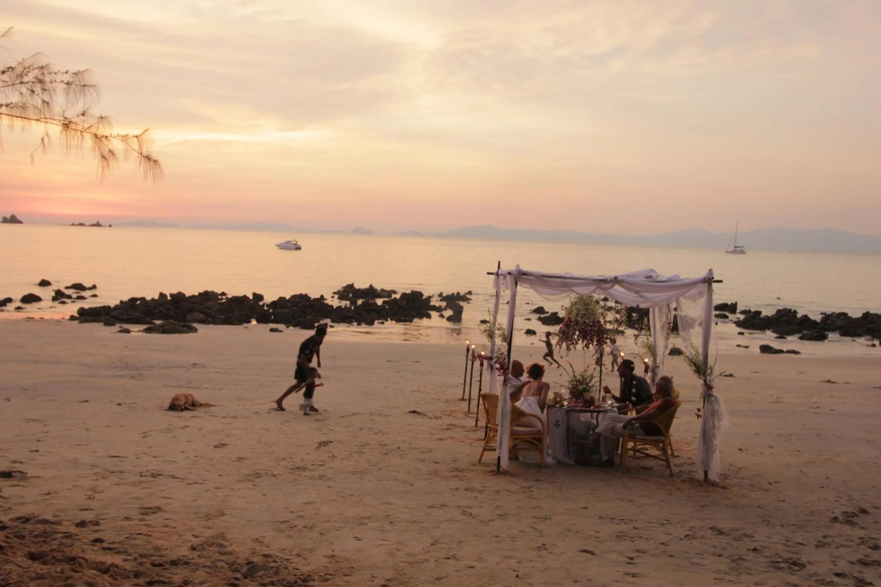 Beach in Heaven Beach Resort & Art