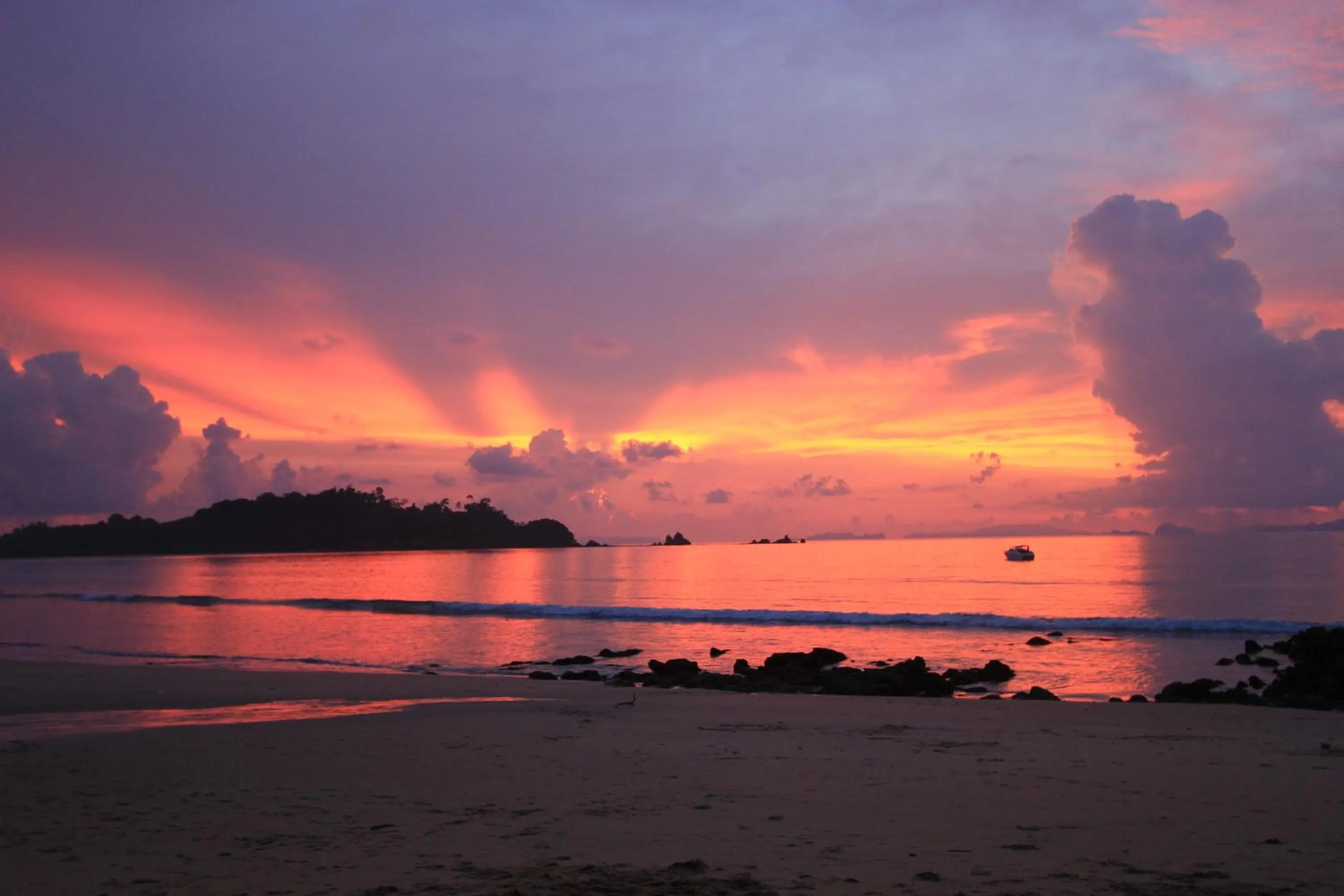 Beach in Heaven Beach Resort & Art