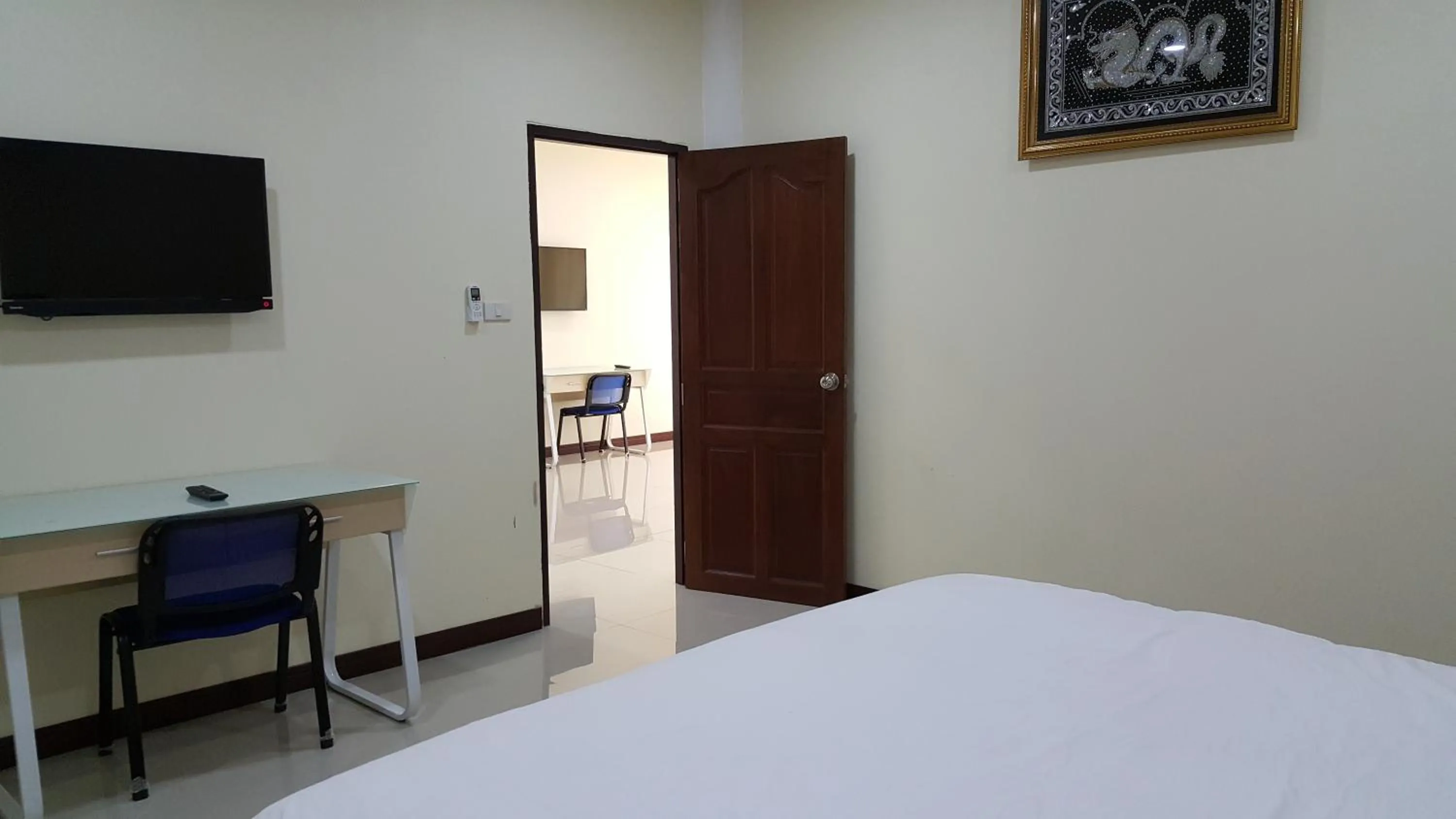 Bed in Charoensuk Grand Hotel