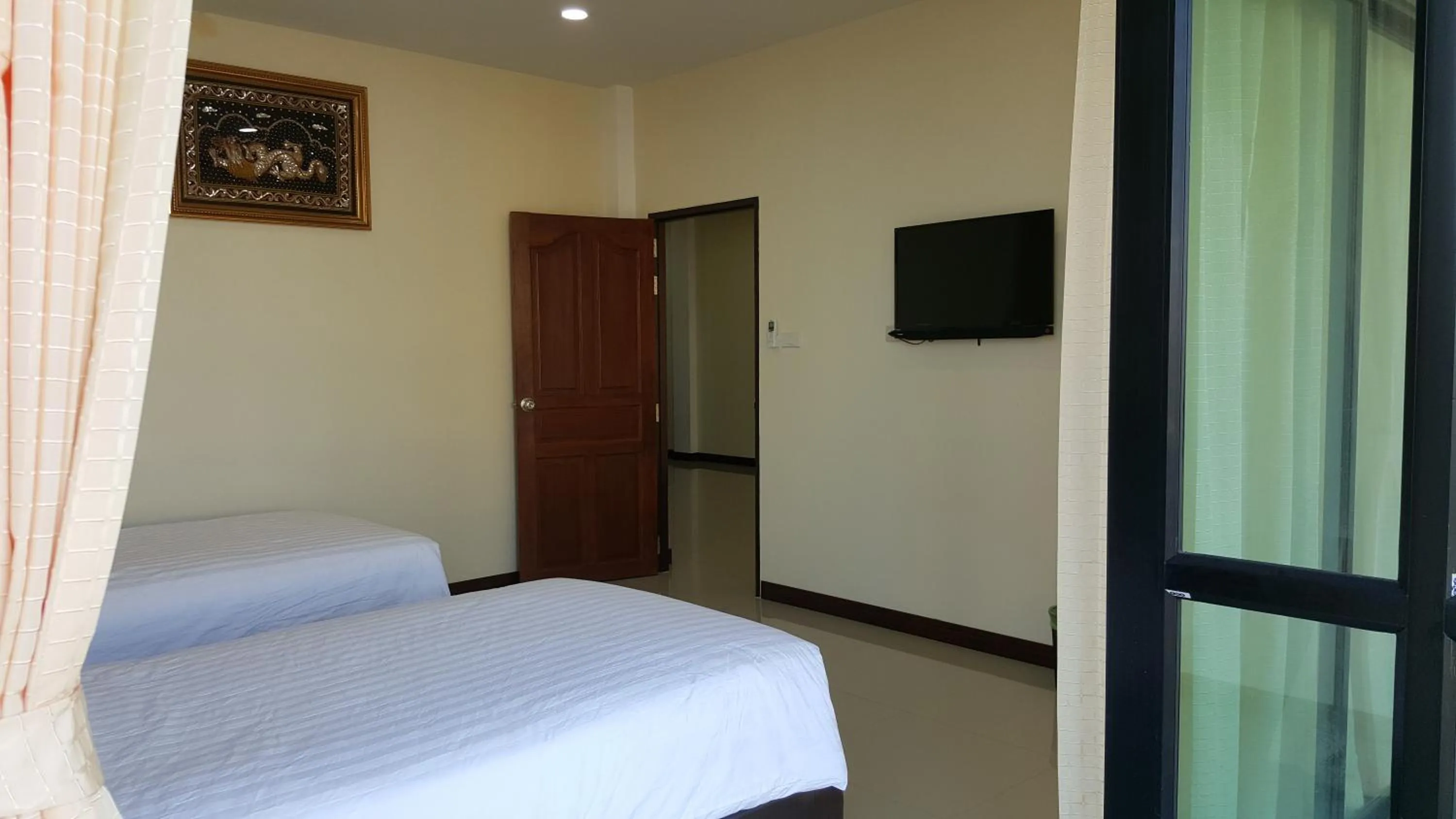 Bed in Charoensuk Grand Hotel