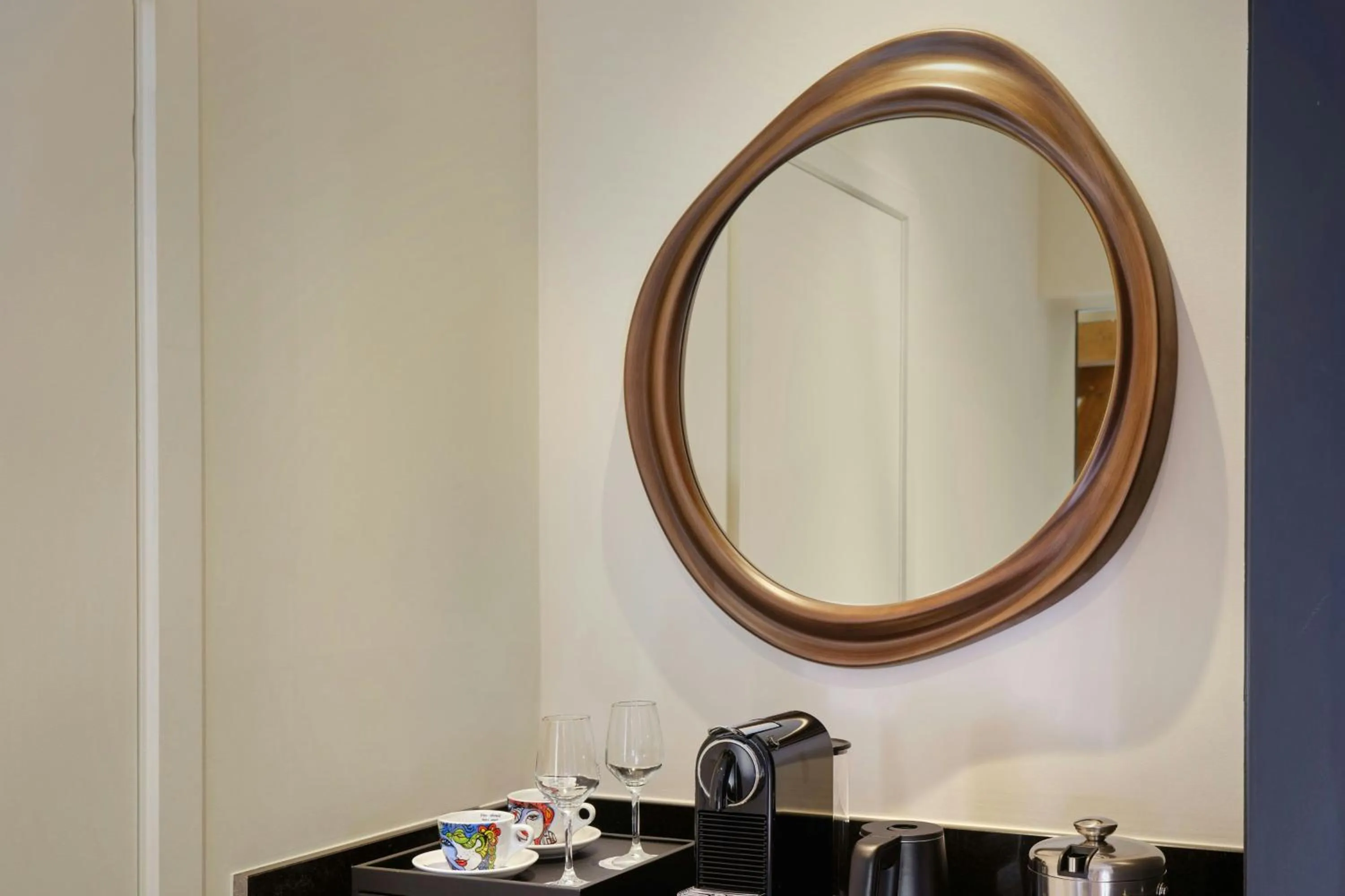 Photo of the whole room in Ghent Marriott Hotel