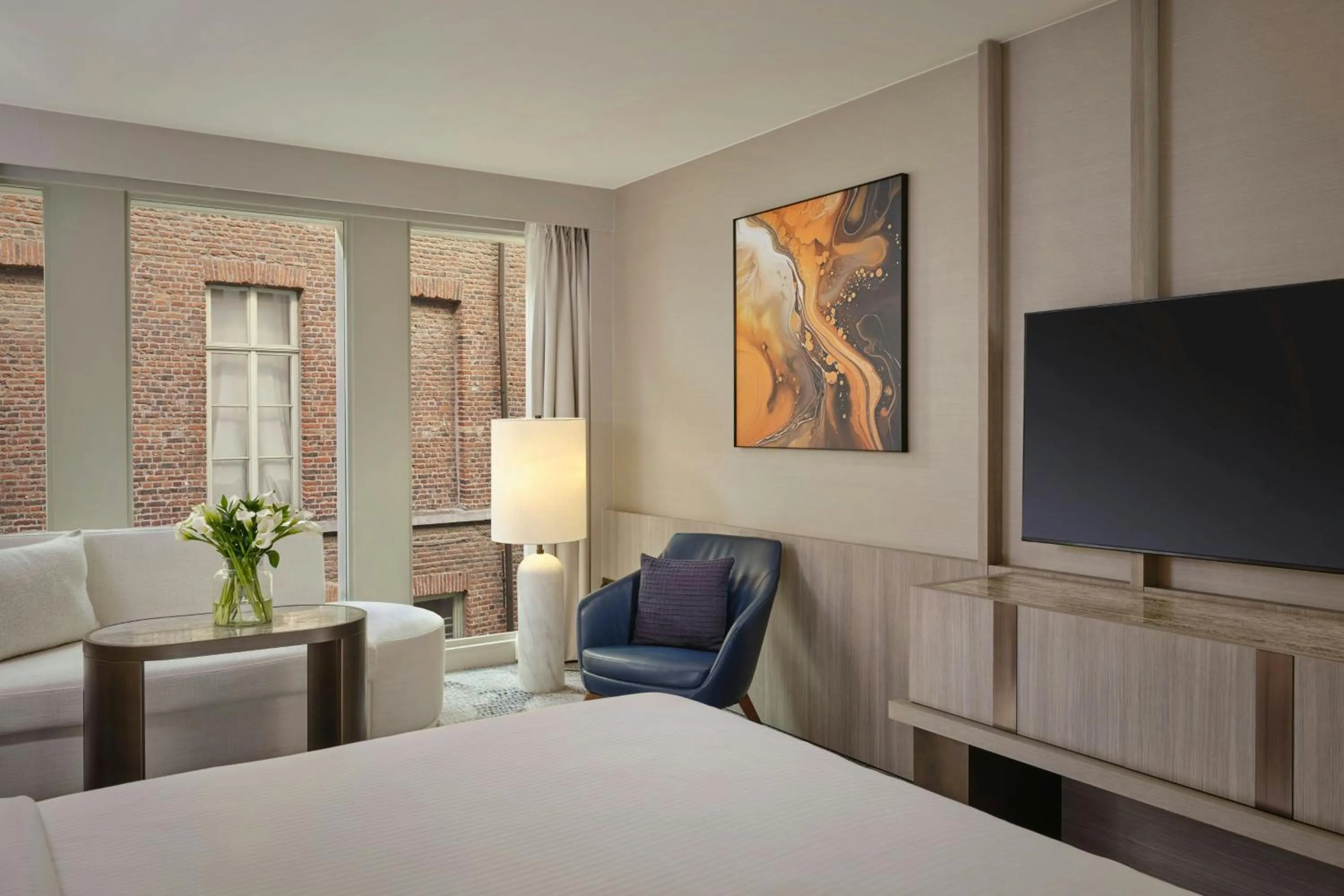 Photo of the whole room, Bed in Ghent Marriott Hotel