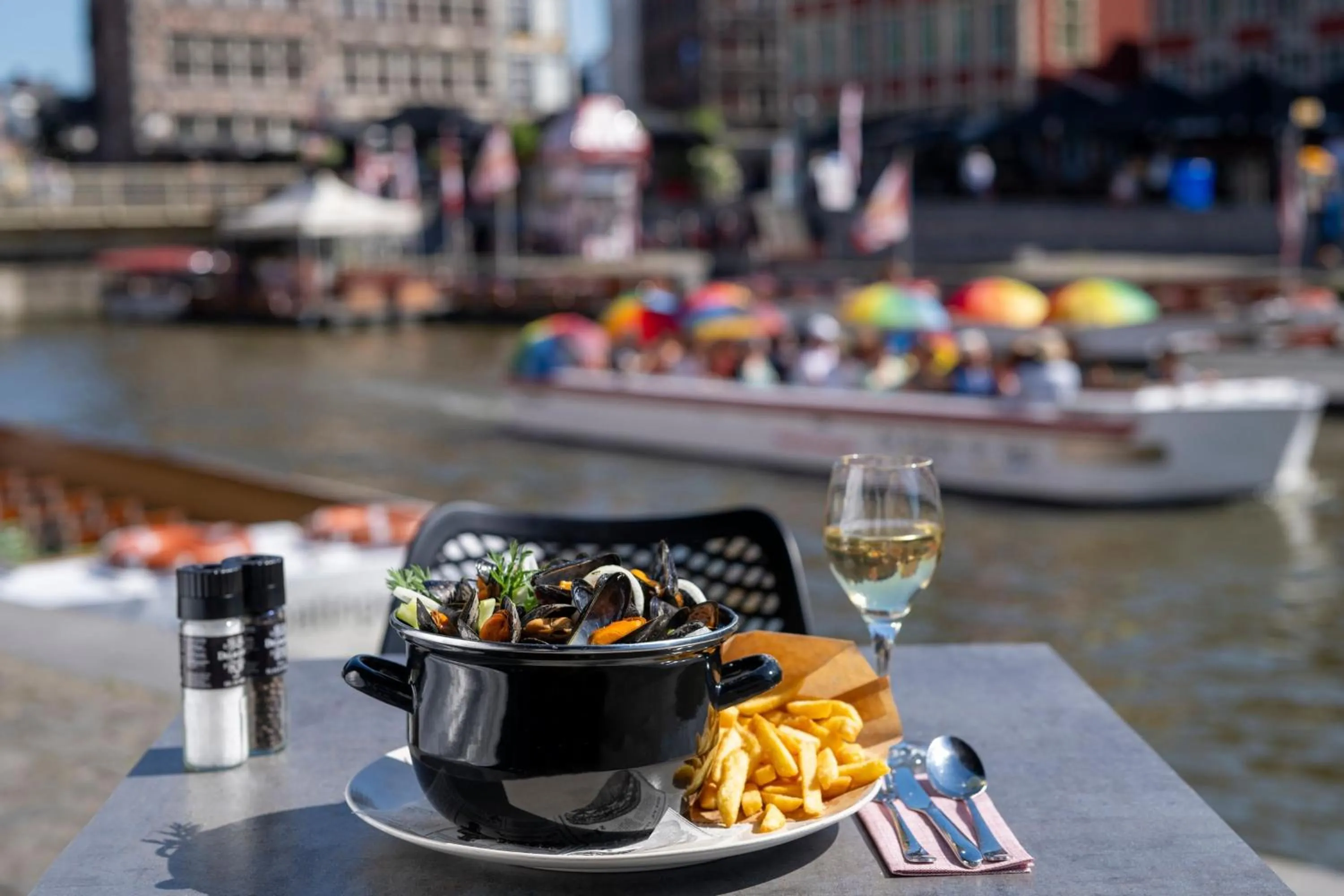 Restaurant/places to eat in Ghent Marriott Hotel