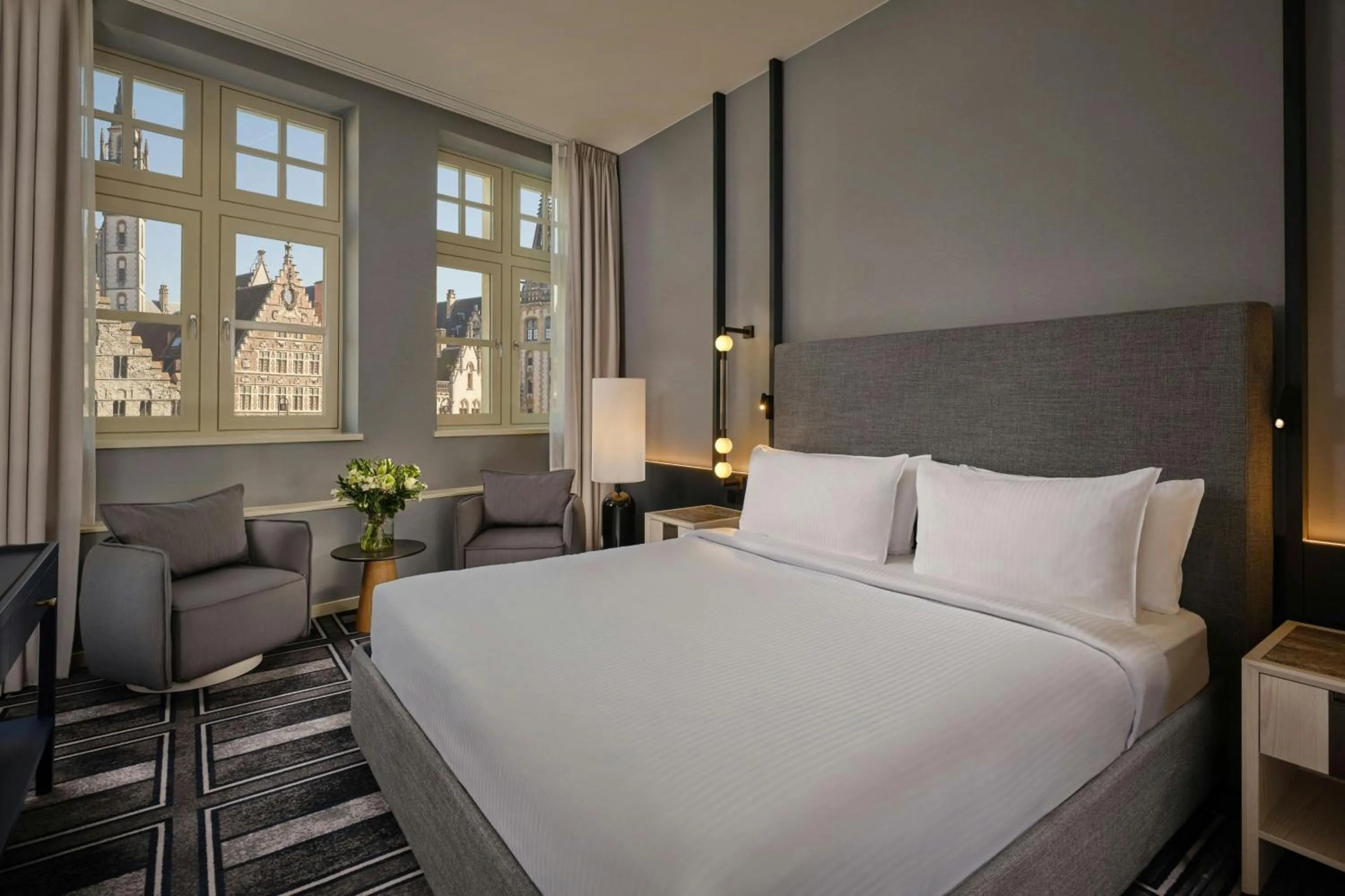 Photo of the whole room, Bed in Ghent Marriott Hotel