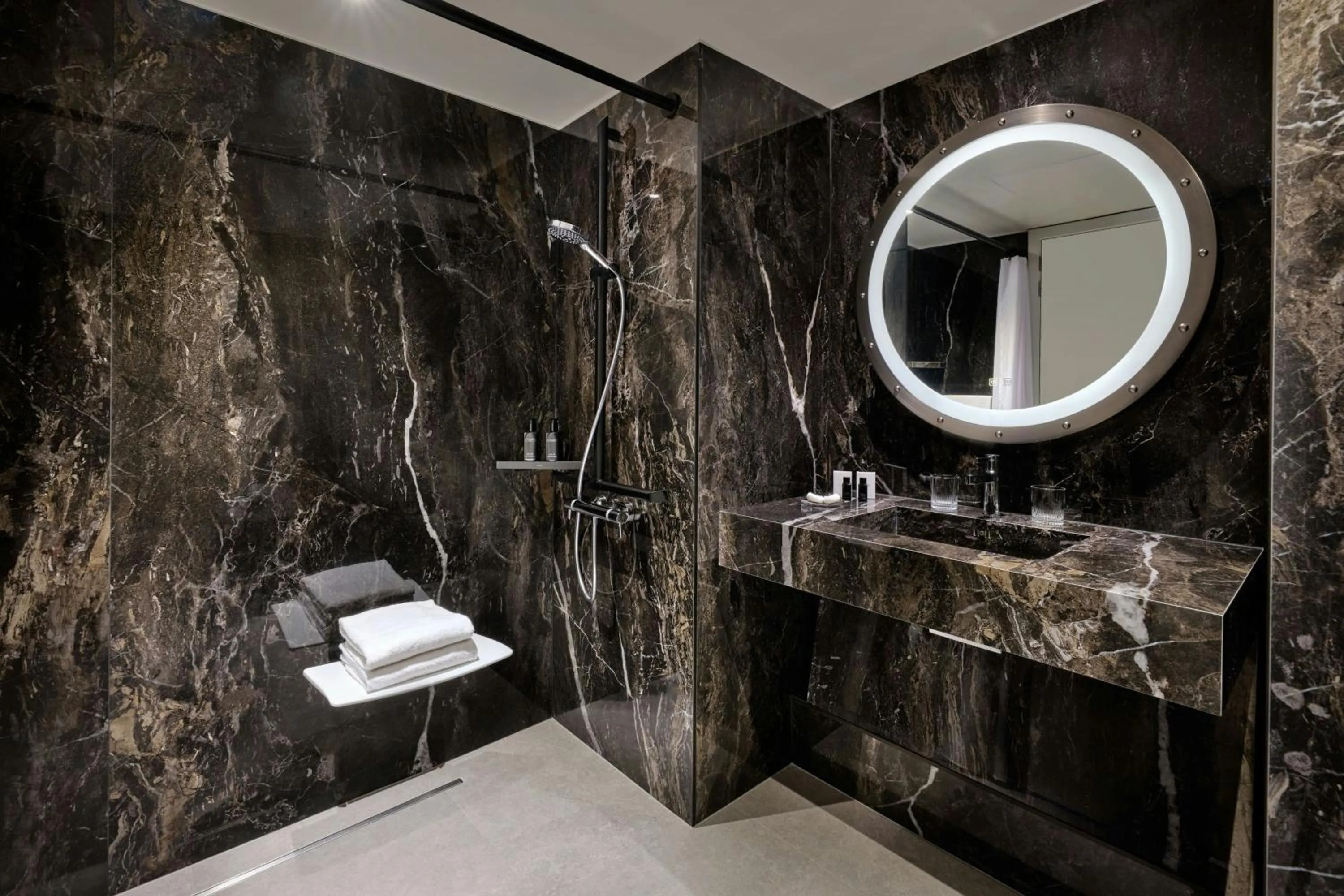 Bathroom in Ghent Marriott Hotel