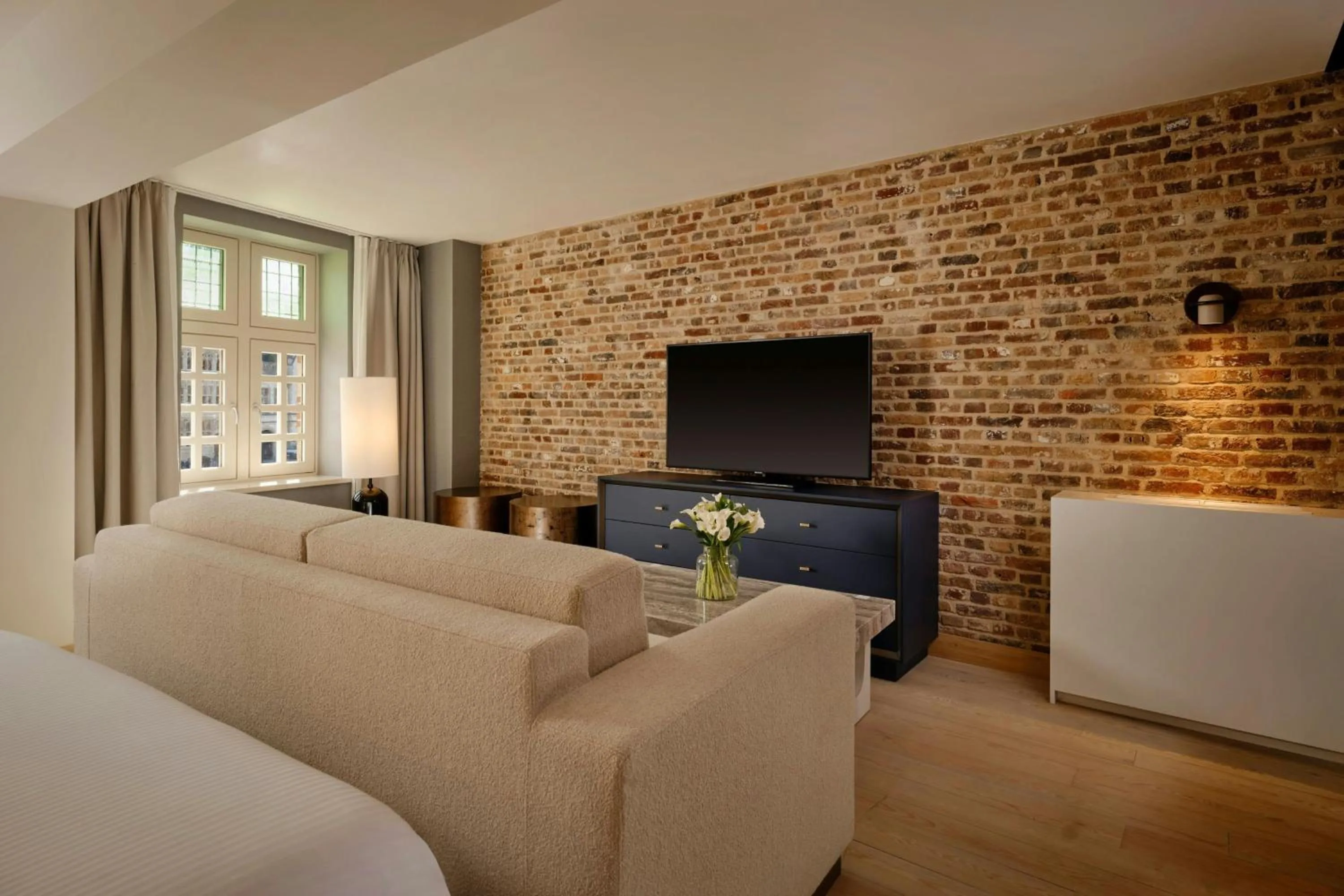 Photo of the whole room in Ghent Marriott Hotel