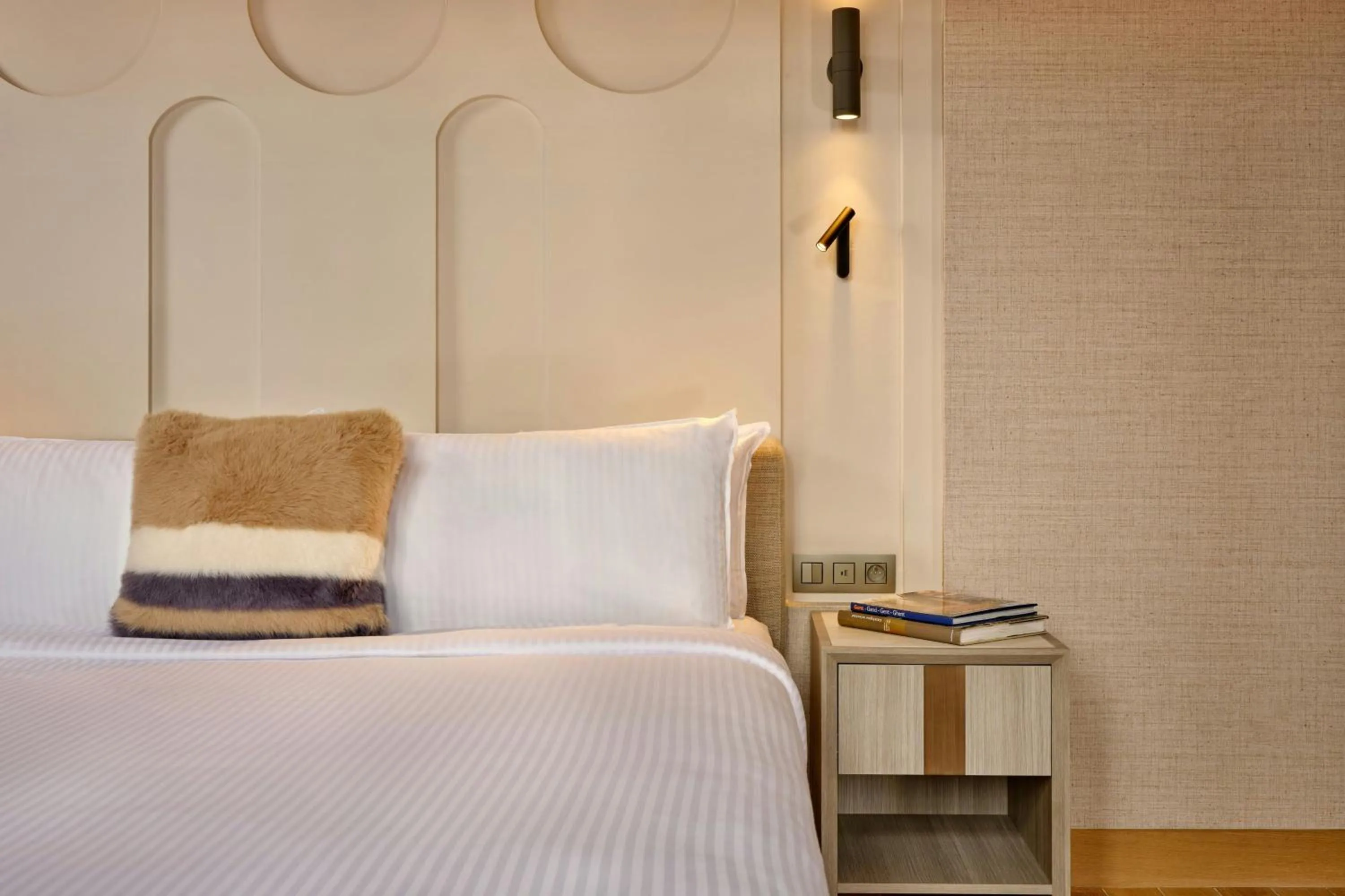 Bedroom, Bed in Ghent Marriott Hotel