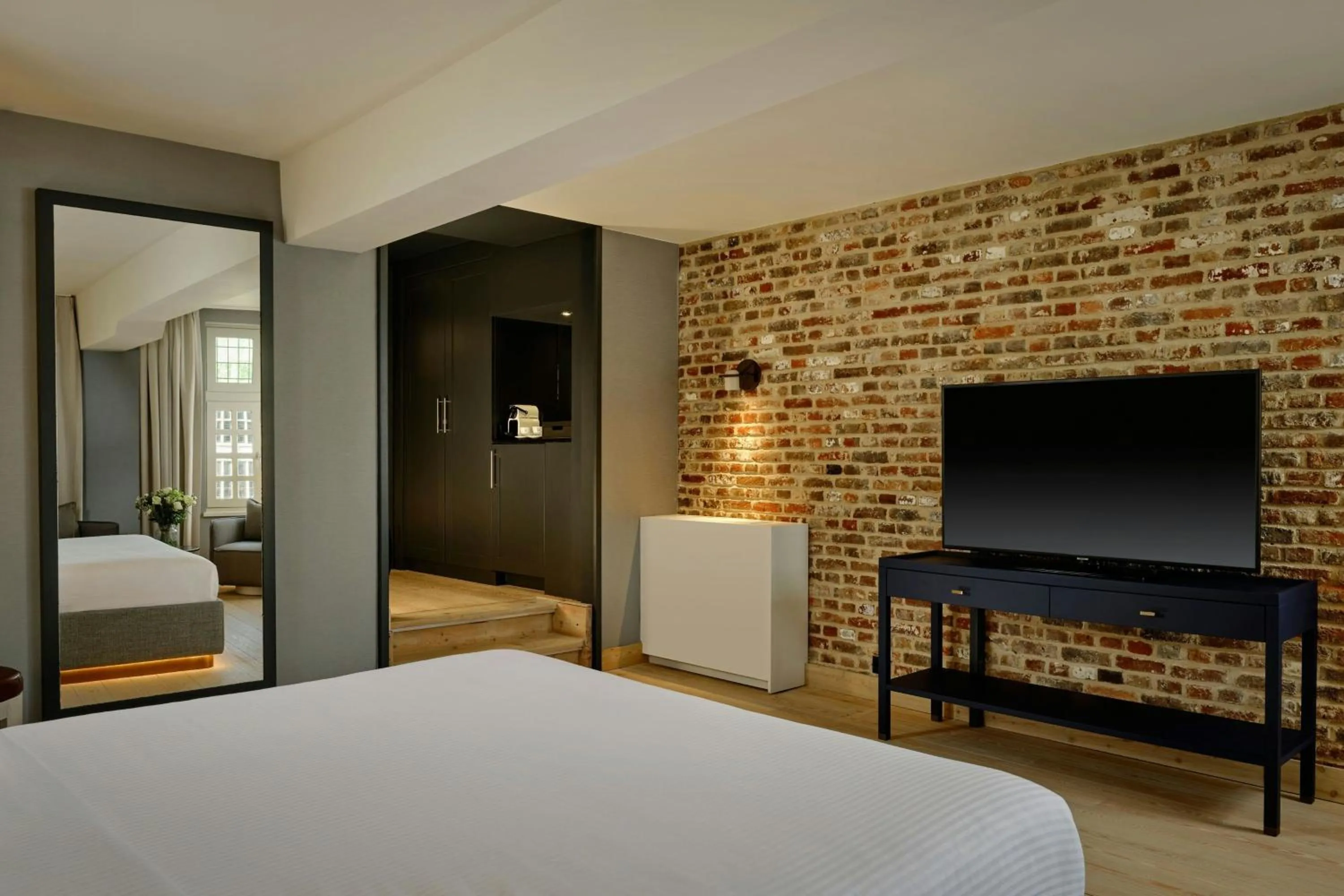 Photo of the whole room, Bed in Ghent Marriott Hotel