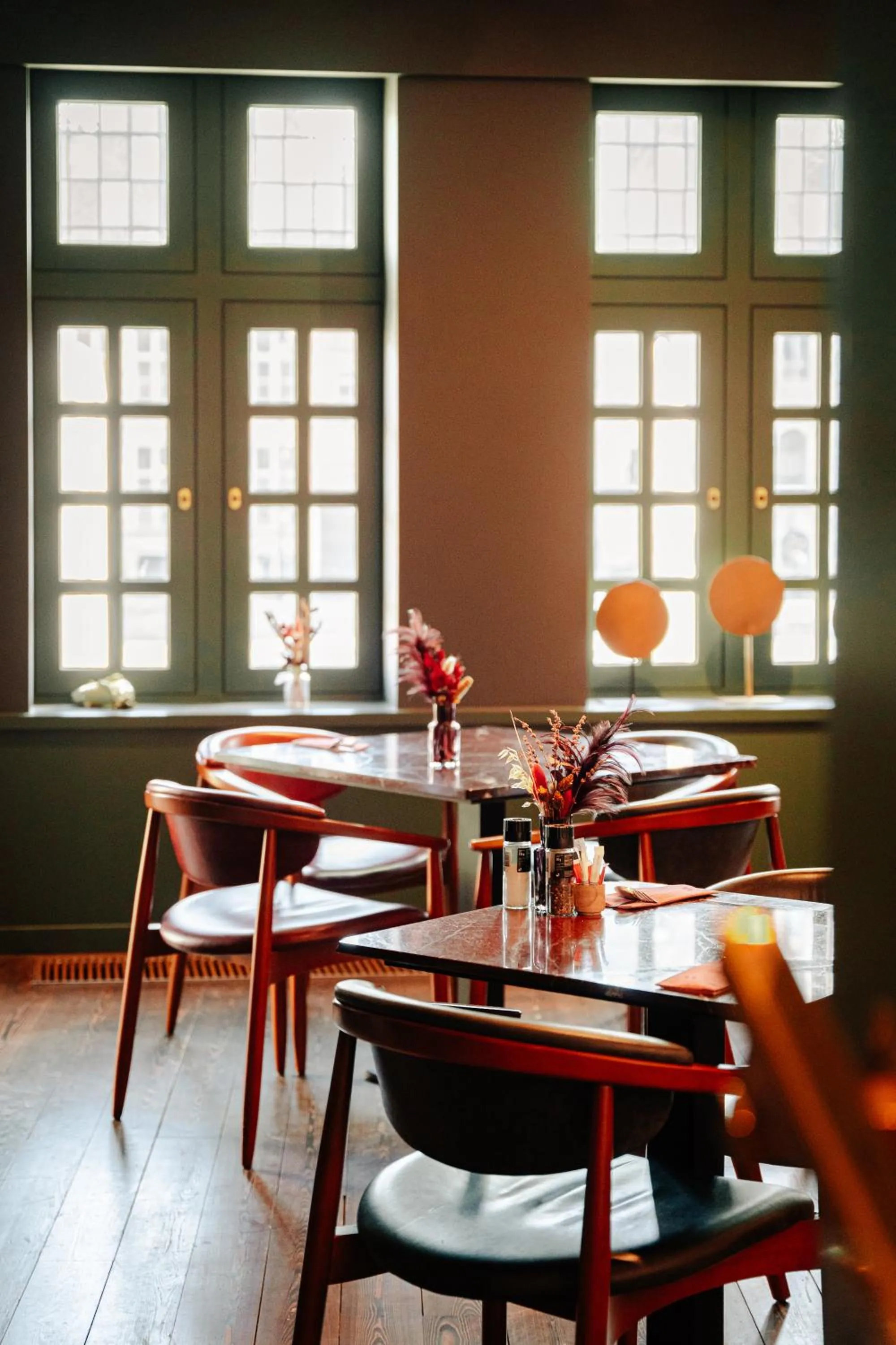 Restaurant/places to eat in Ghent Marriott Hotel