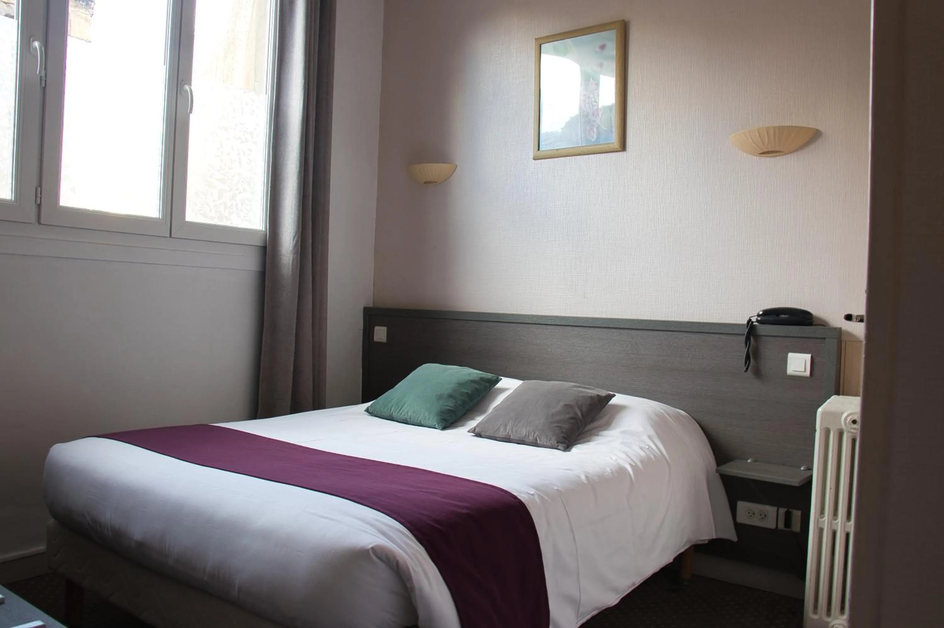 Bedroom, Bed in Cit'Hotel Hôtel Beauséjour