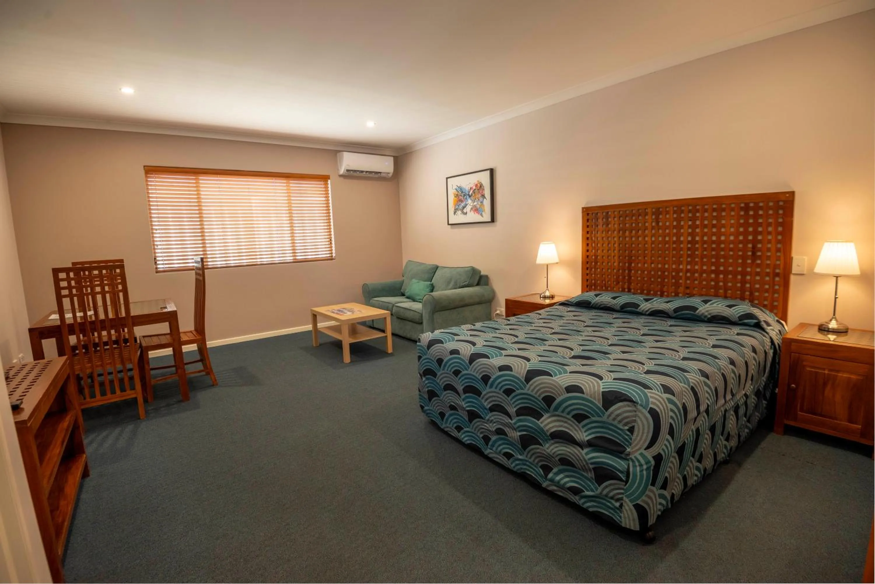 Bed in Bunbury Motel and Apartments