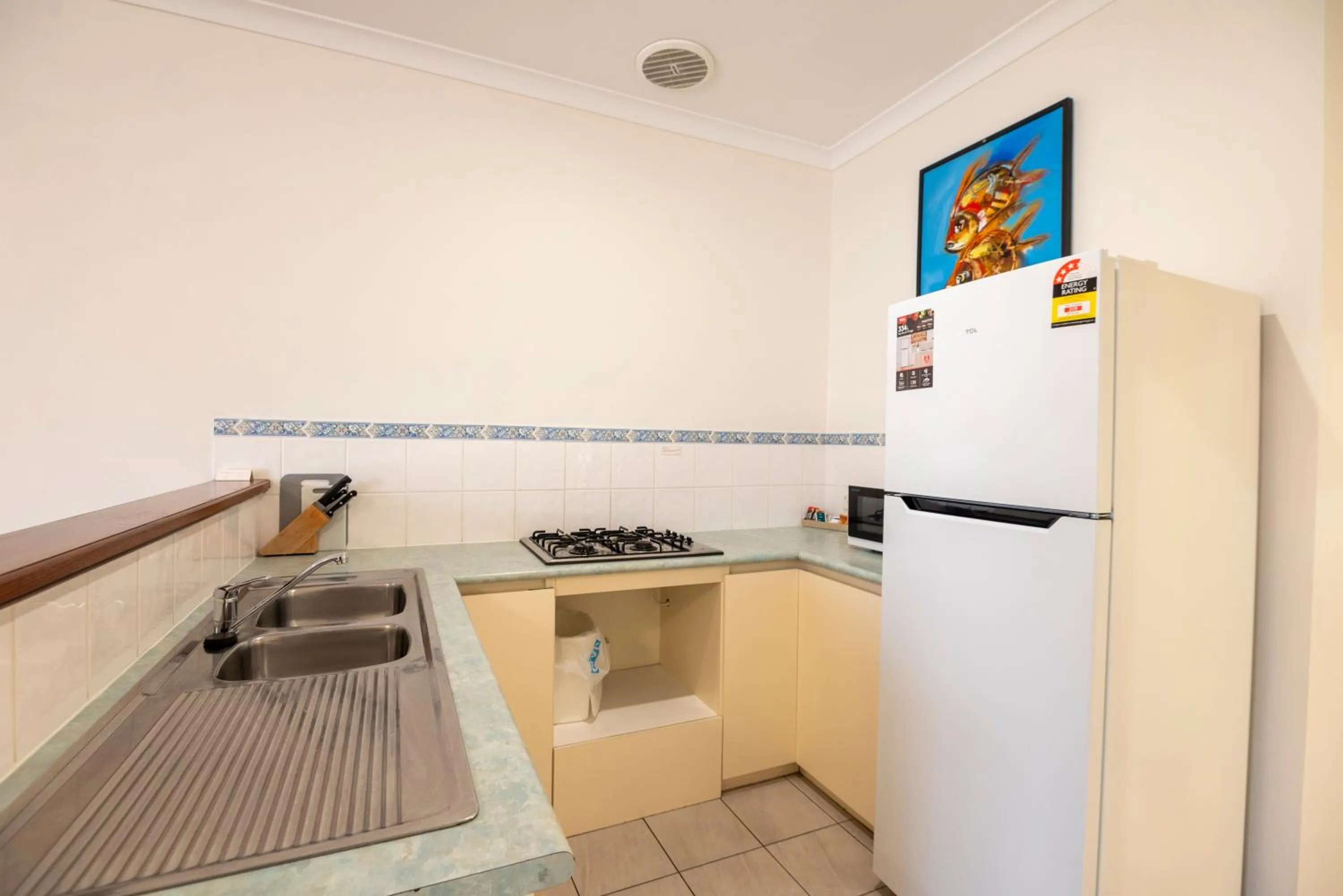 kitchen in Bunbury Motel and Apartments