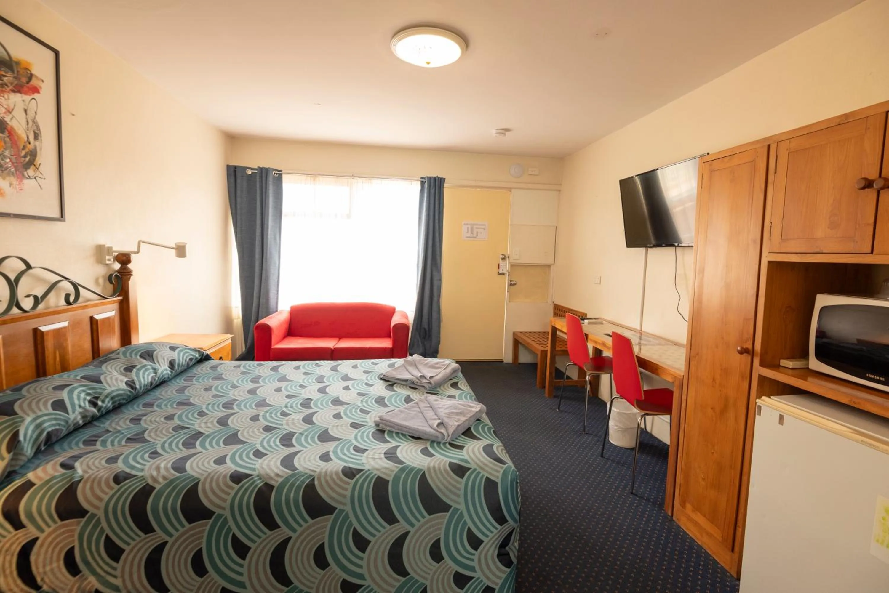 Bed in Bunbury Motel and Apartments