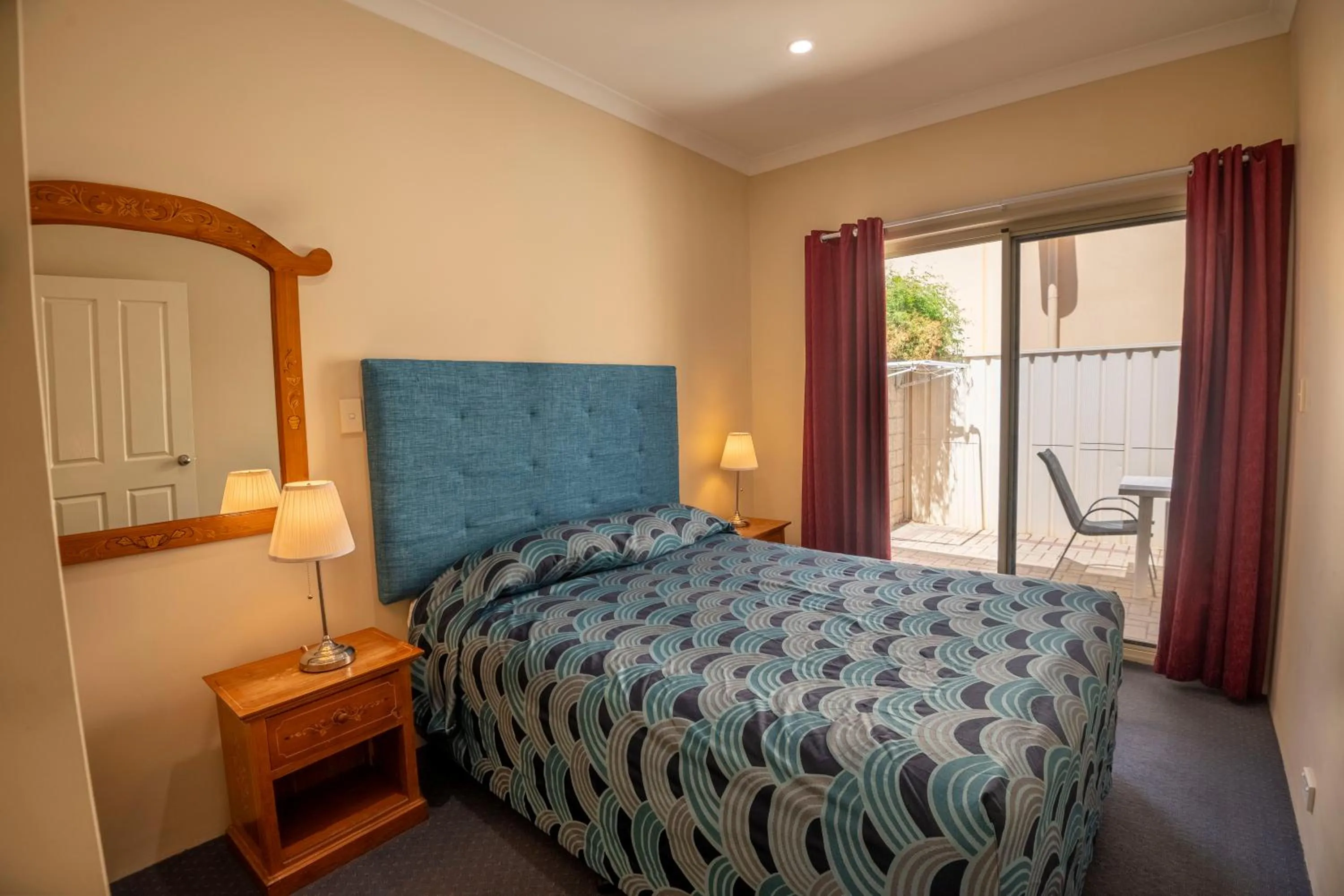 Bed in Bunbury Motel and Apartments