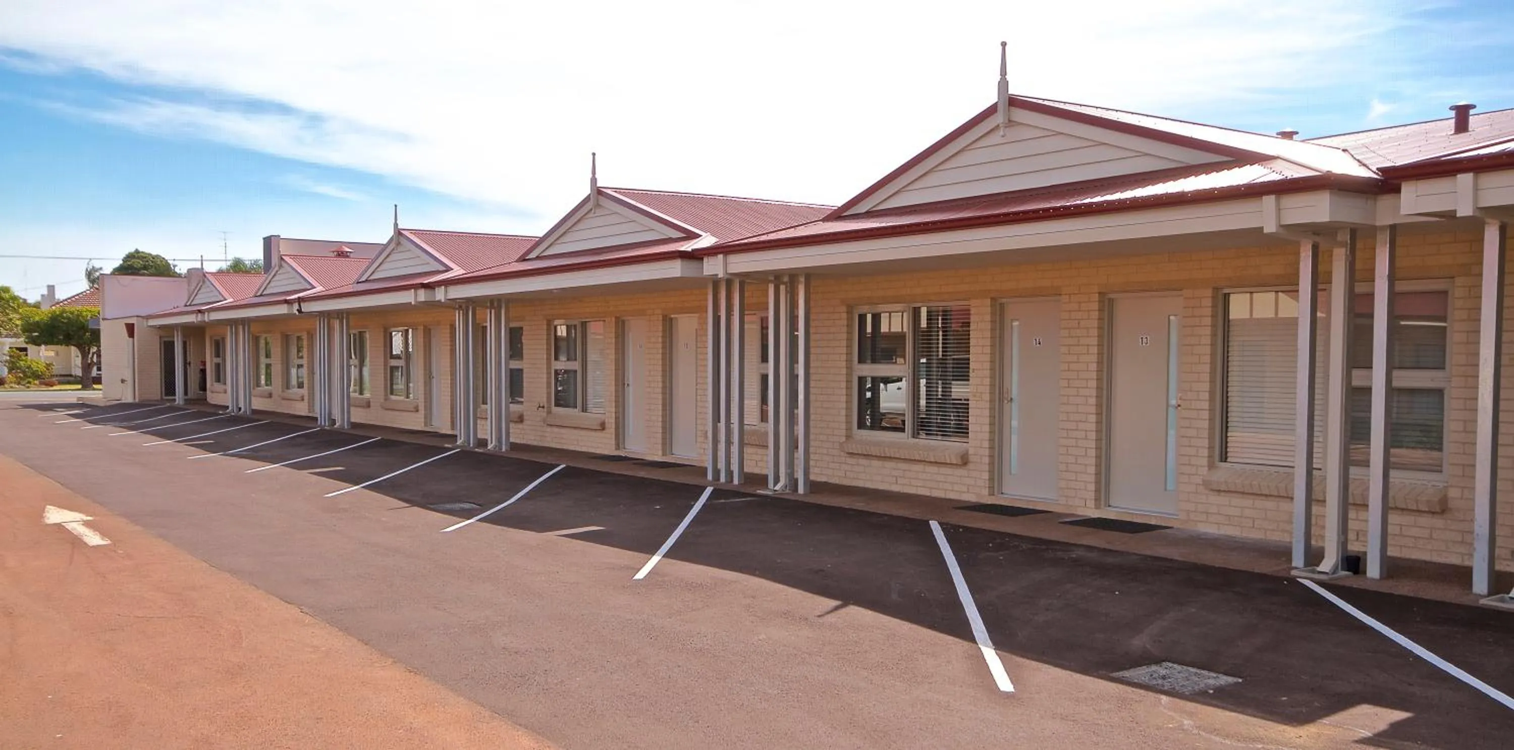 Property building in Bunbury Motel and Apartments