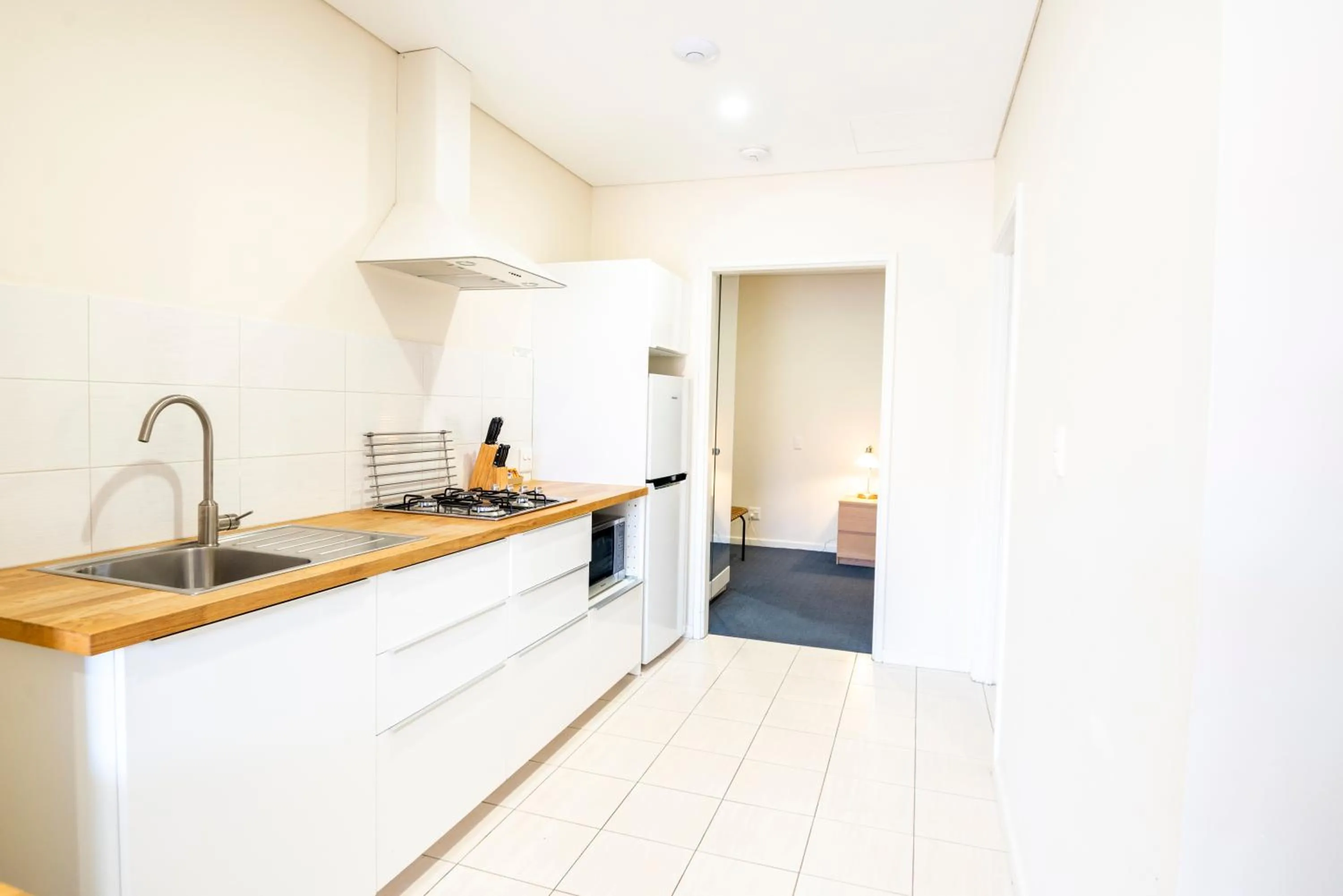 kitchen in Bunbury Motel and Apartments