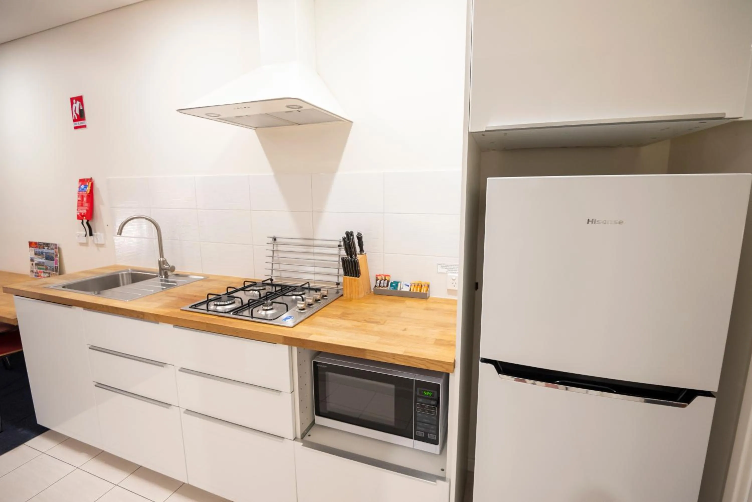 kitchen in Bunbury Motel and Apartments