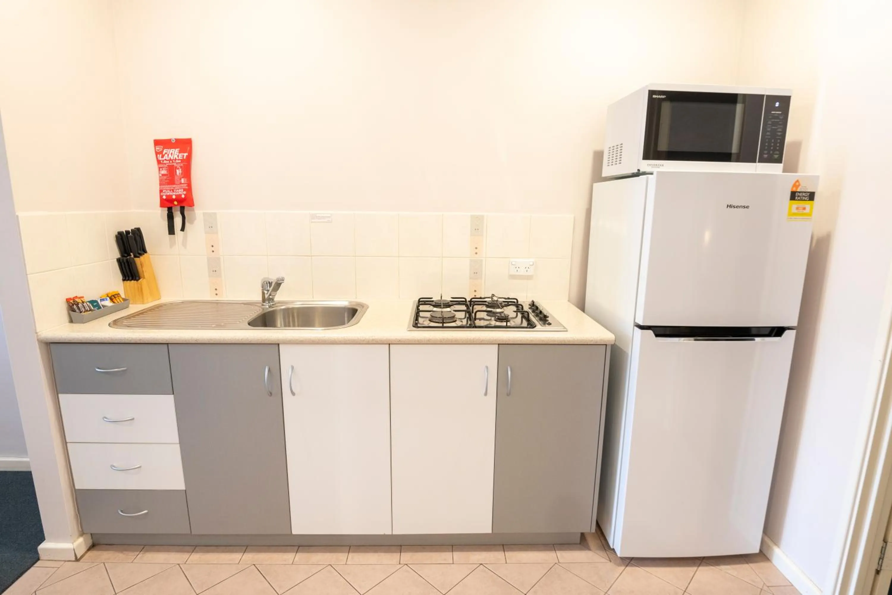 kitchen in Bunbury Motel and Apartments