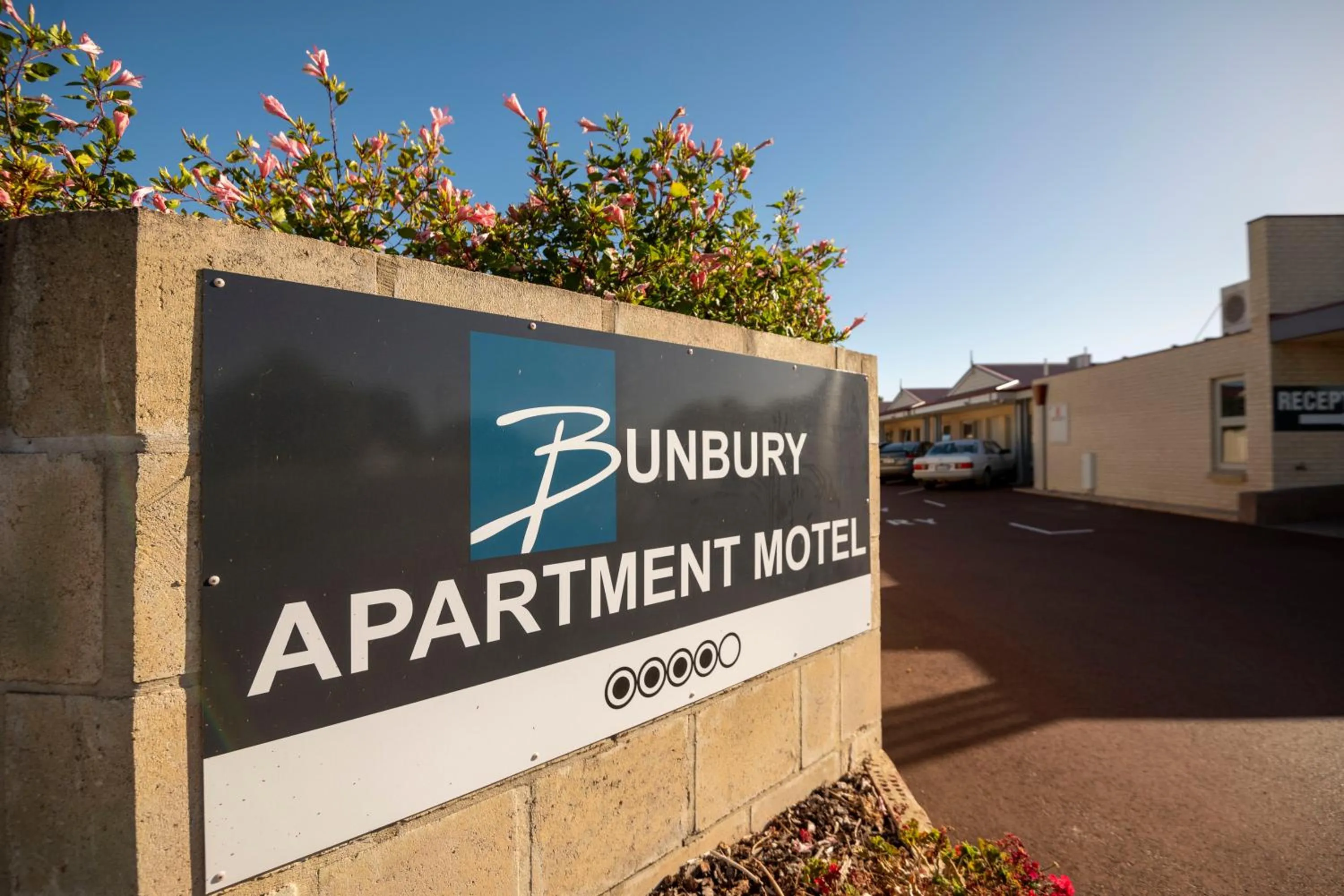 Property building in Bunbury Motel and Apartments