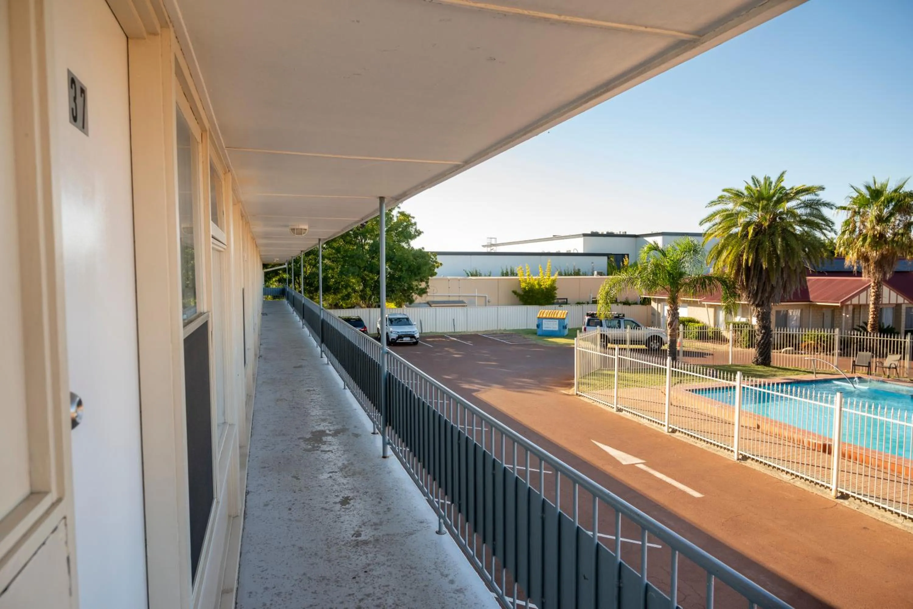 Property building in Bunbury Motel and Apartments