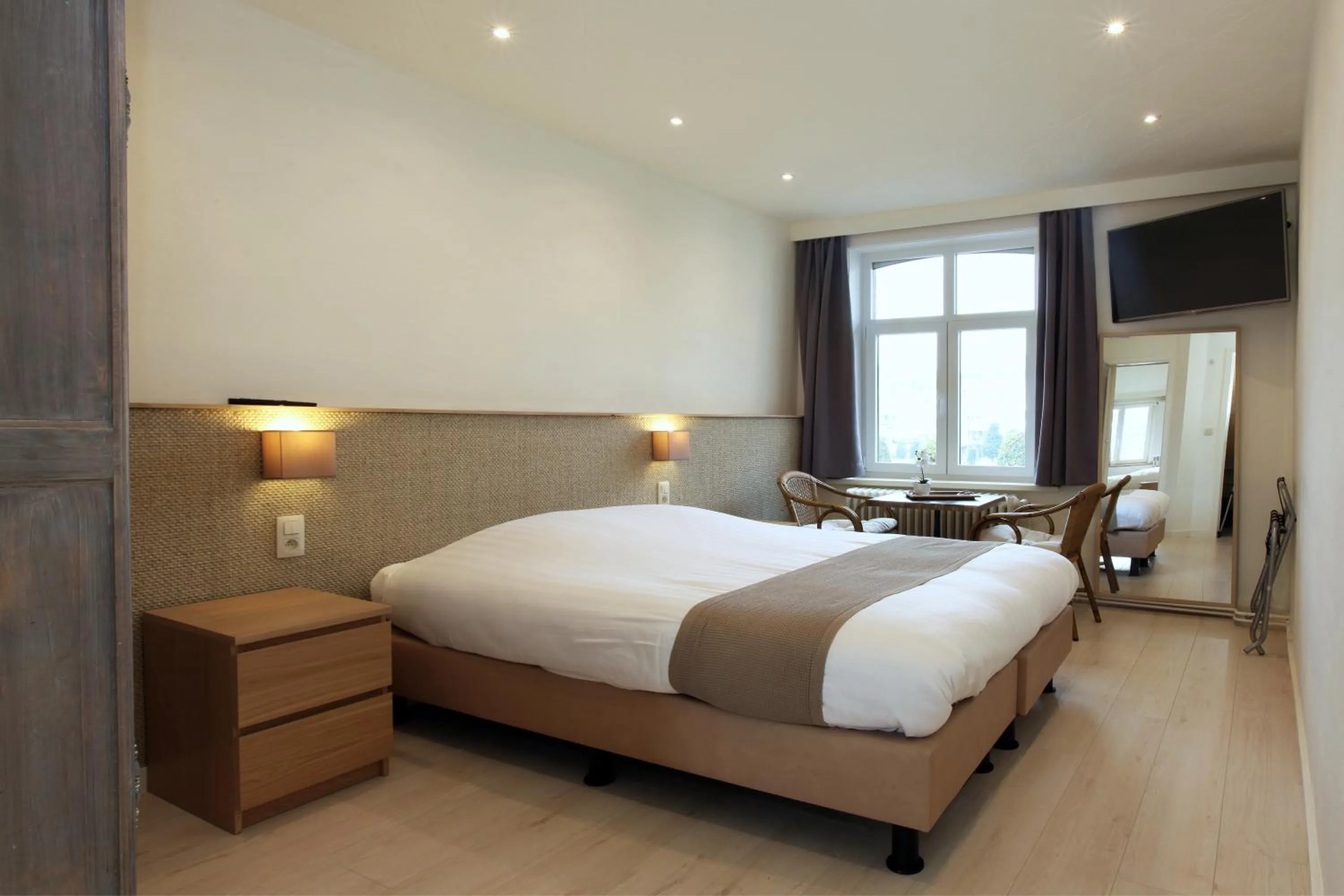 Bedroom, Bed in Hotel Cecil