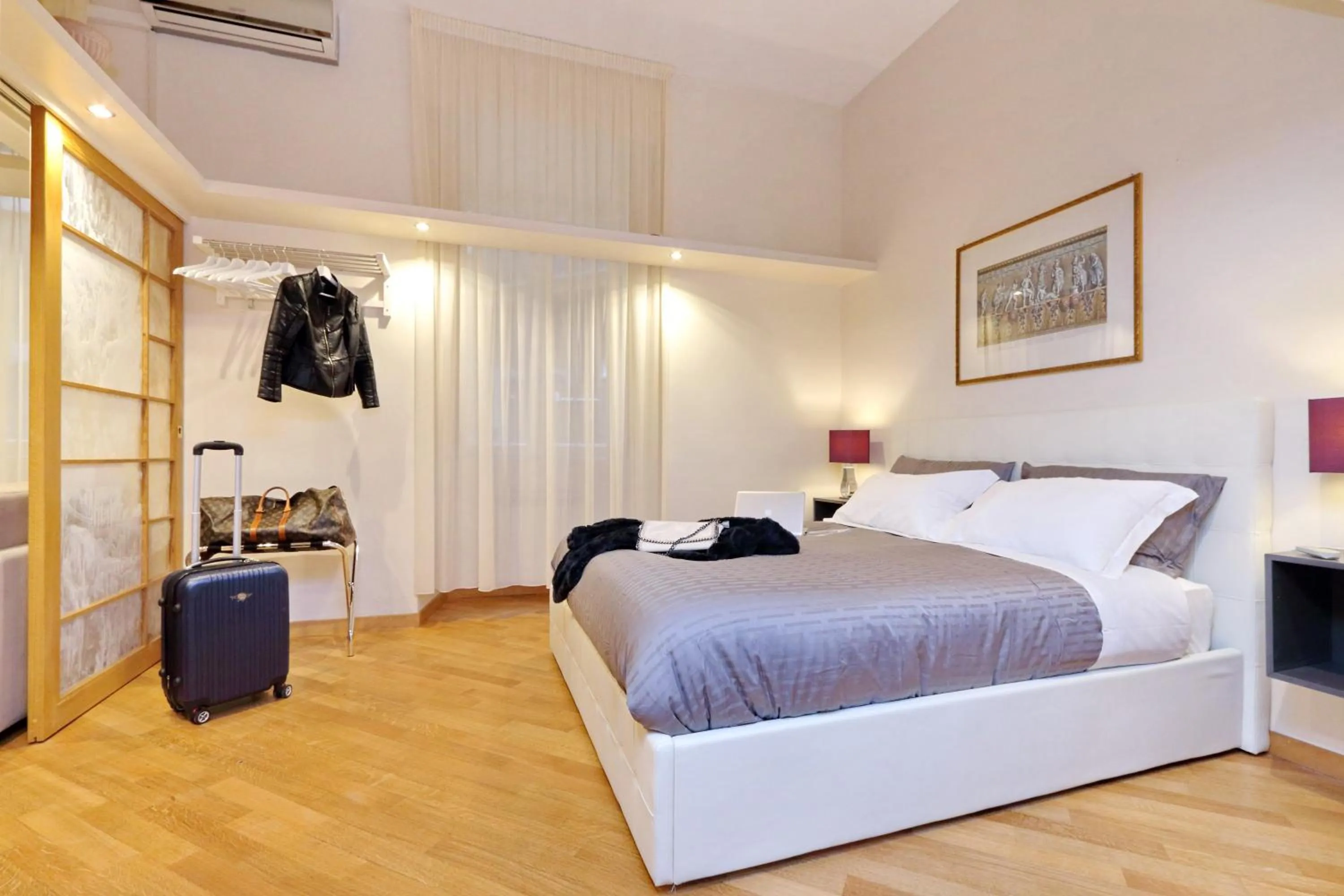 TV and multimedia, Bed in VENETO COMFORTABLE Apartment