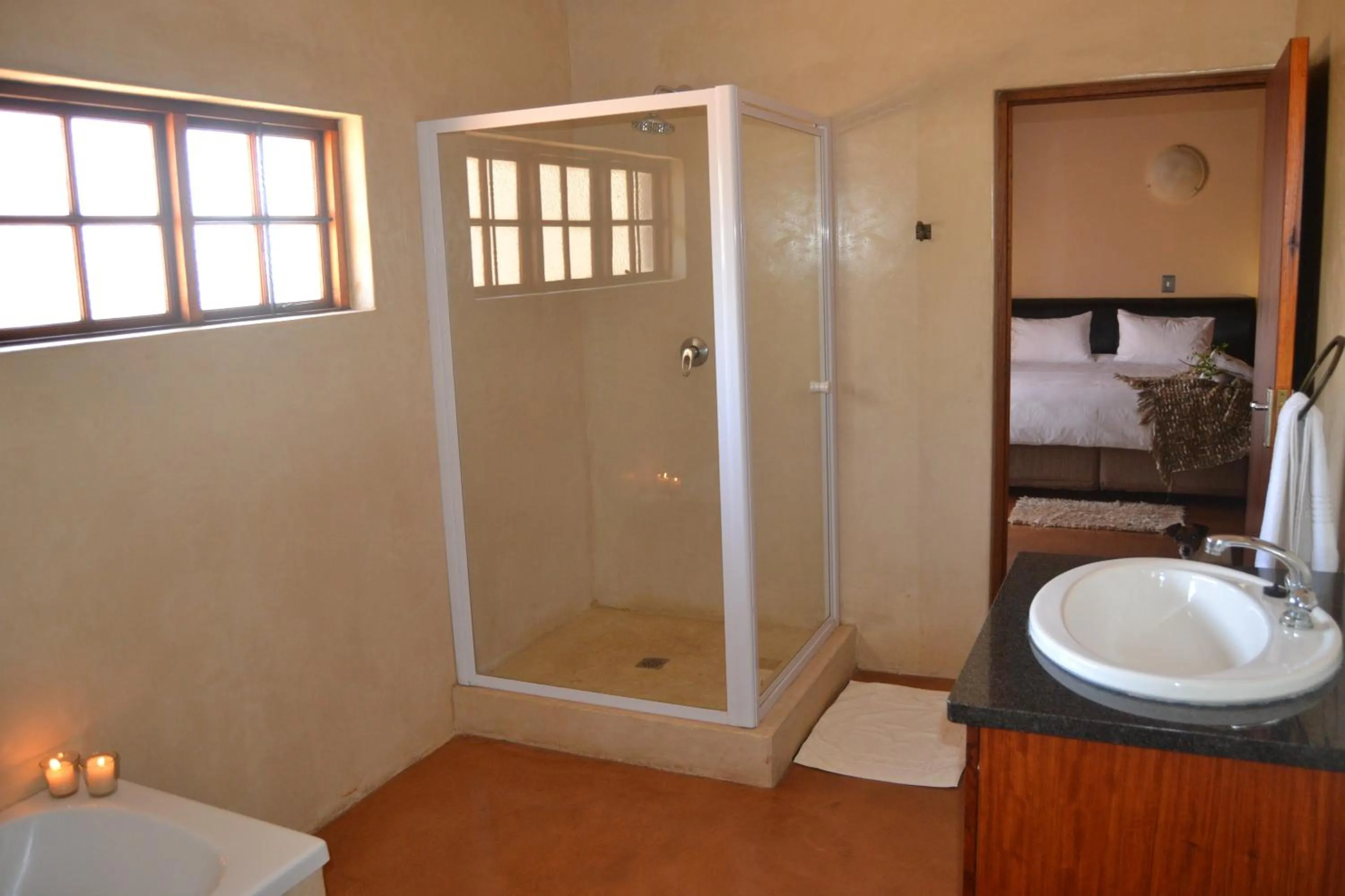 Bathroom, Bed in Thabaledi Game Lodge