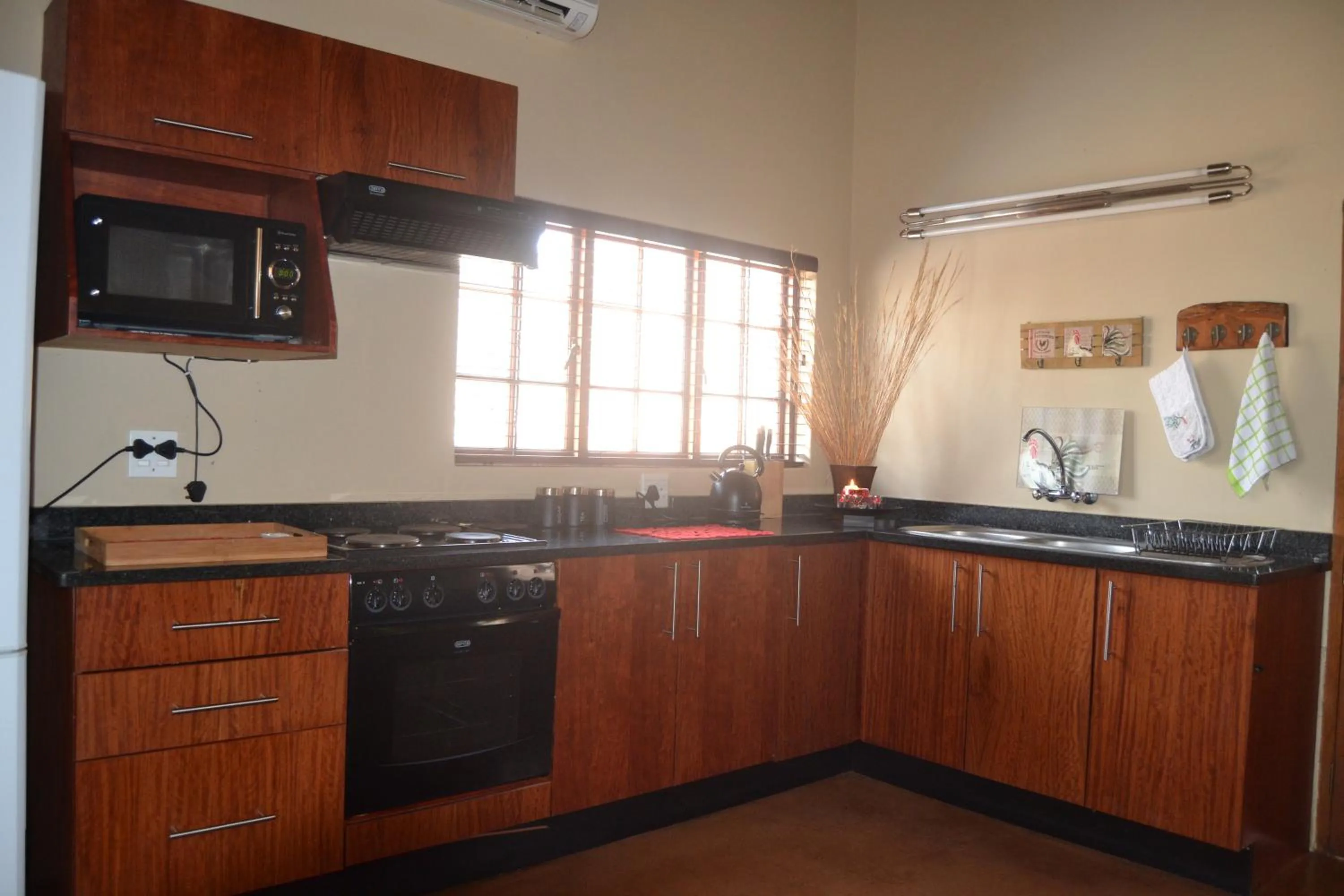Kitchen or kitchenette in Thabaledi Game Lodge