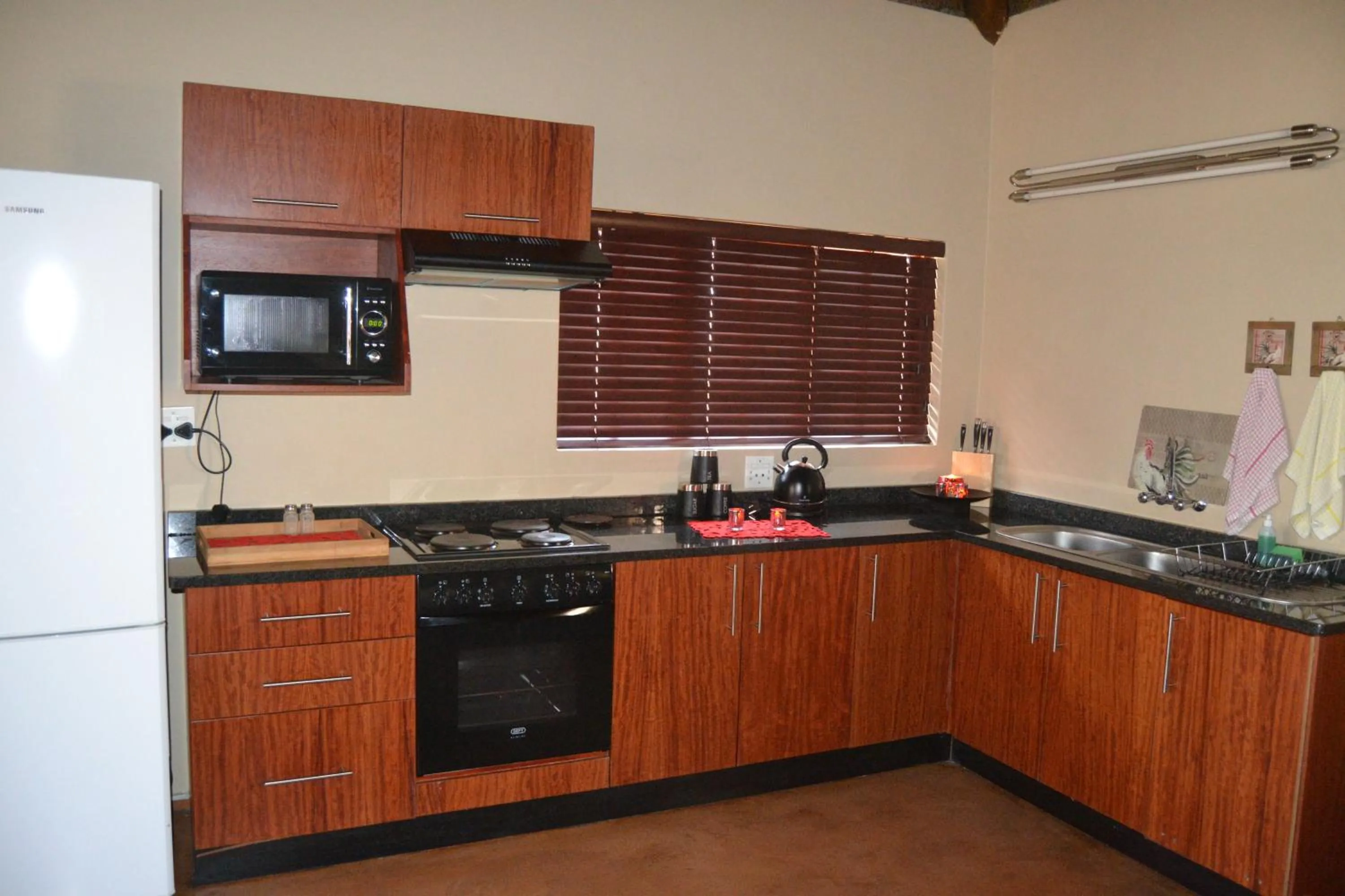 Kitchen or kitchenette in Thabaledi Game Lodge