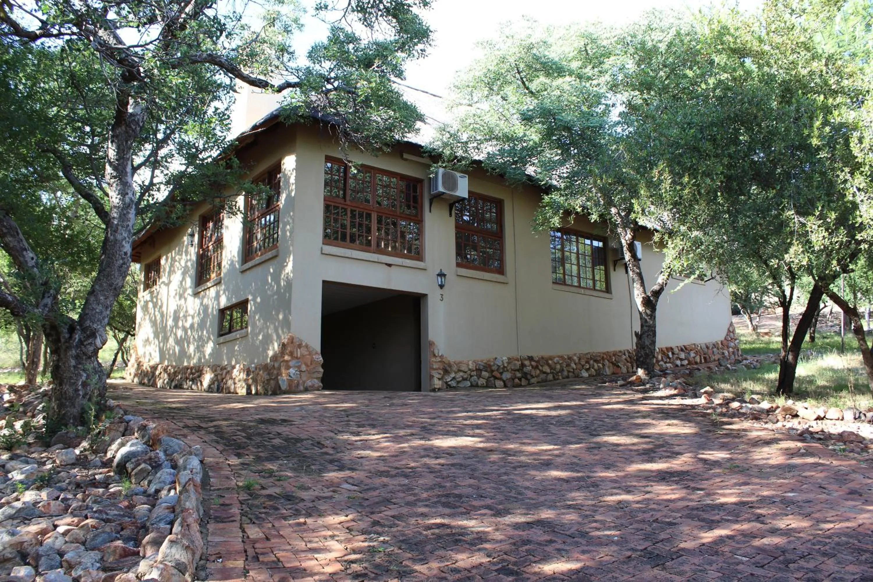 Facade/entrance in Thabaledi Game Lodge