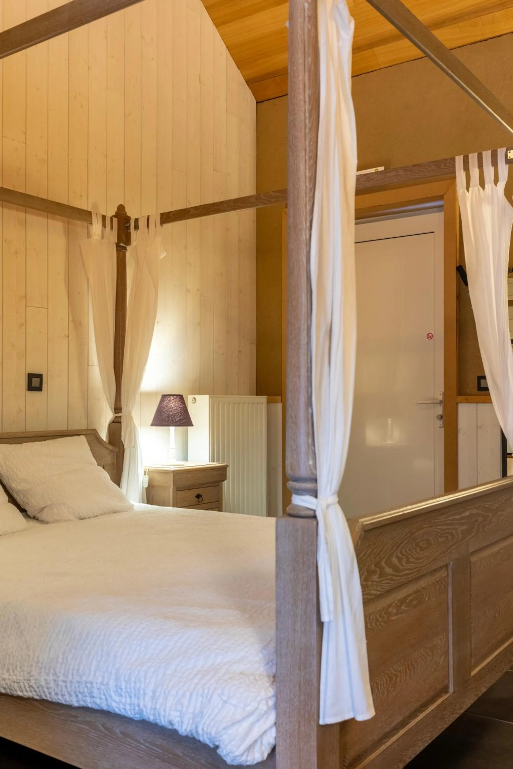 Bed in B&B De Leestjespolder