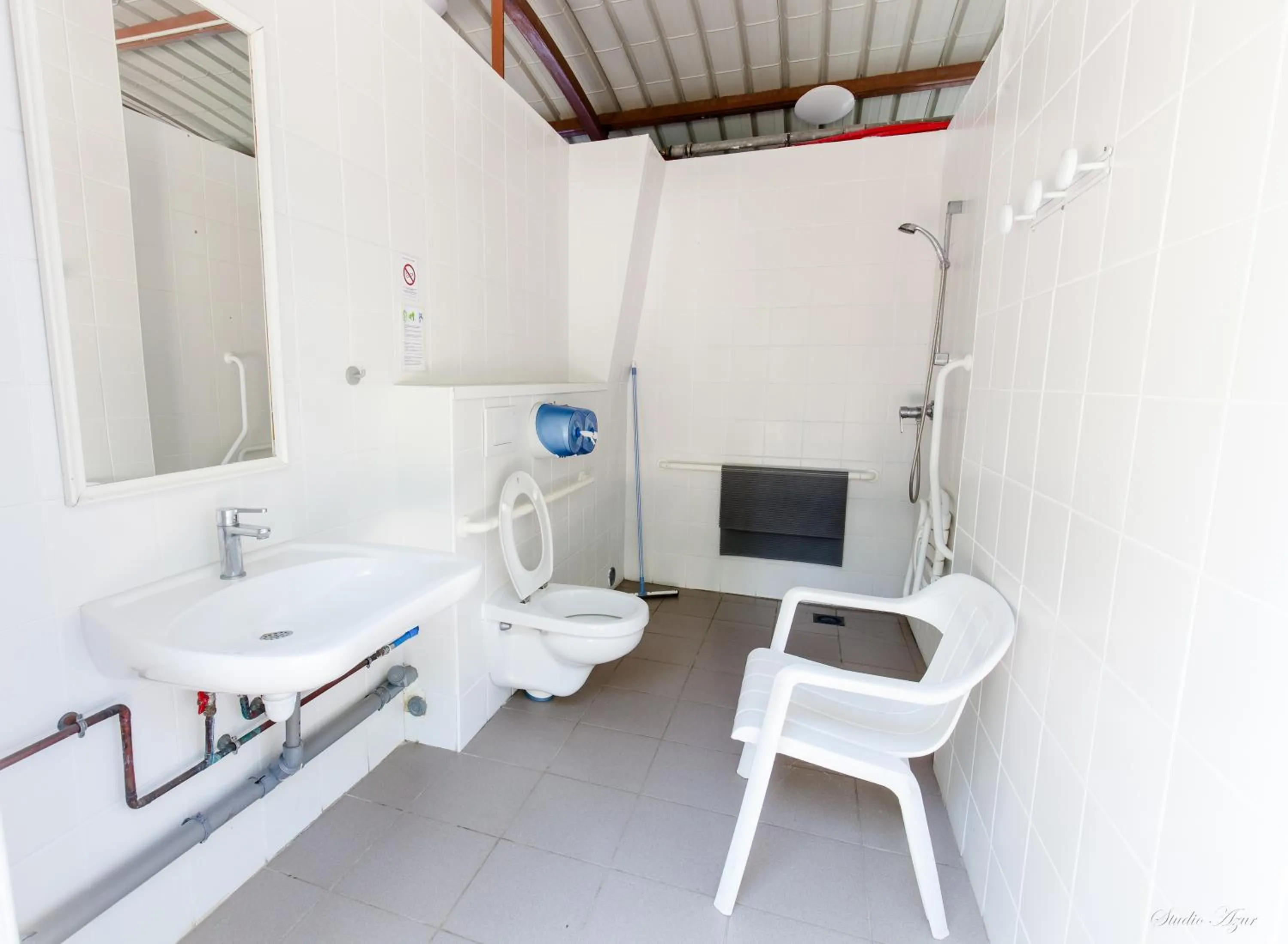 Shower in Camping de Tournus - Drole de cabane