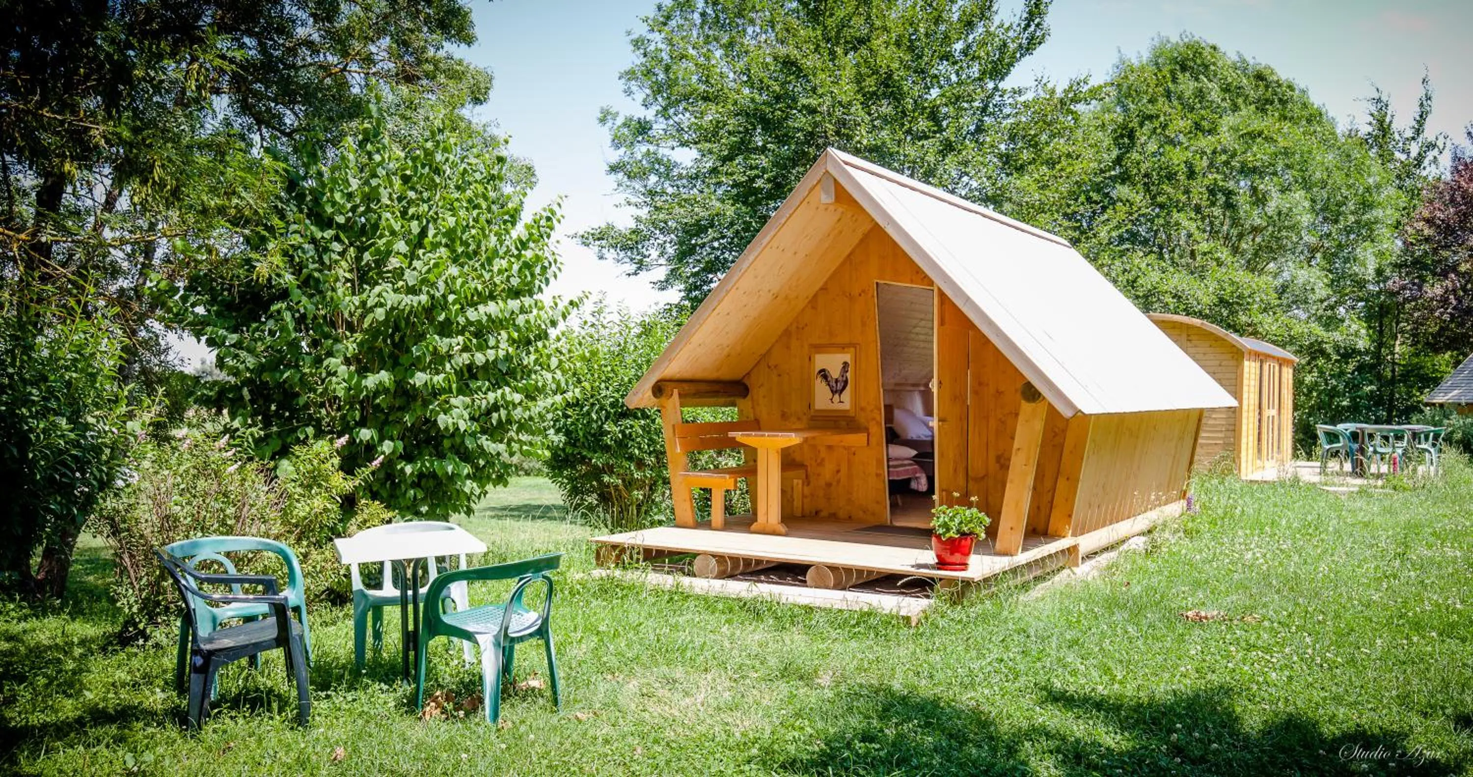 Patio in Camping de Tournus - Drole de cabane
