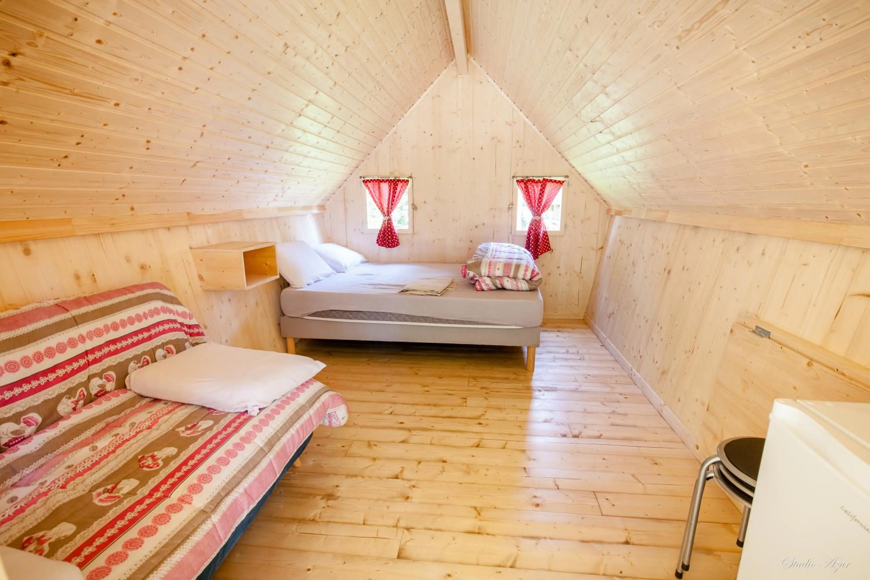 Bed in Camping de Tournus - Drole de cabane