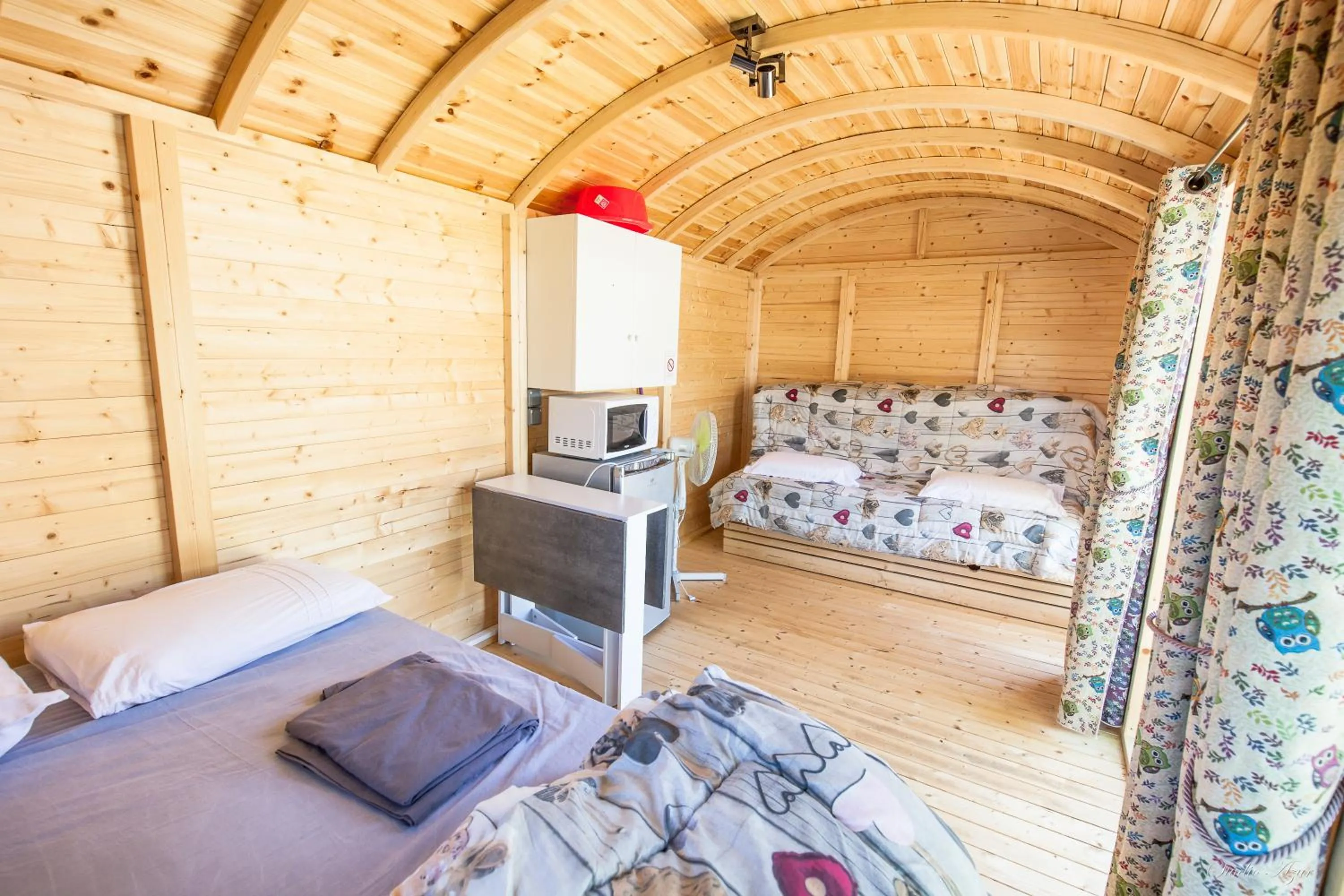 Bed in Camping de Tournus - Drole de cabane