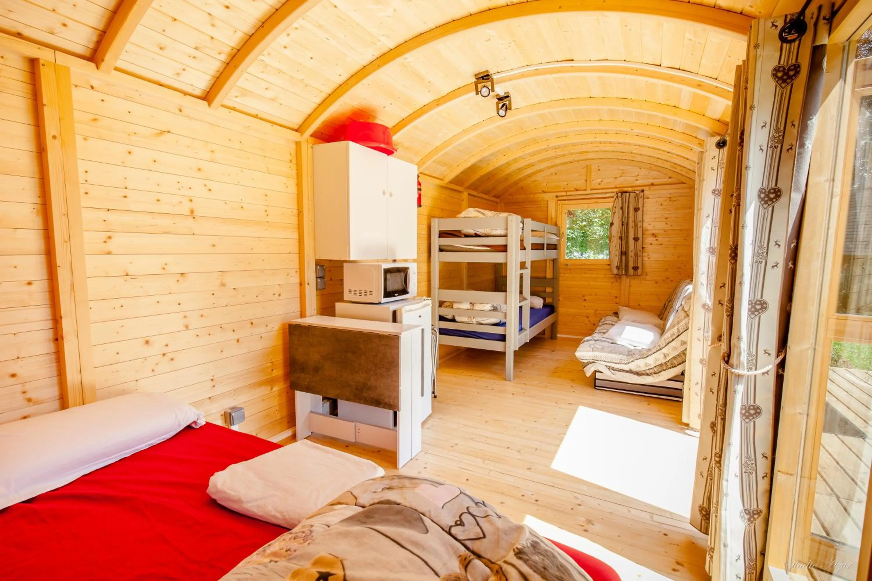 Bed in Camping de Tournus - Drole de cabane