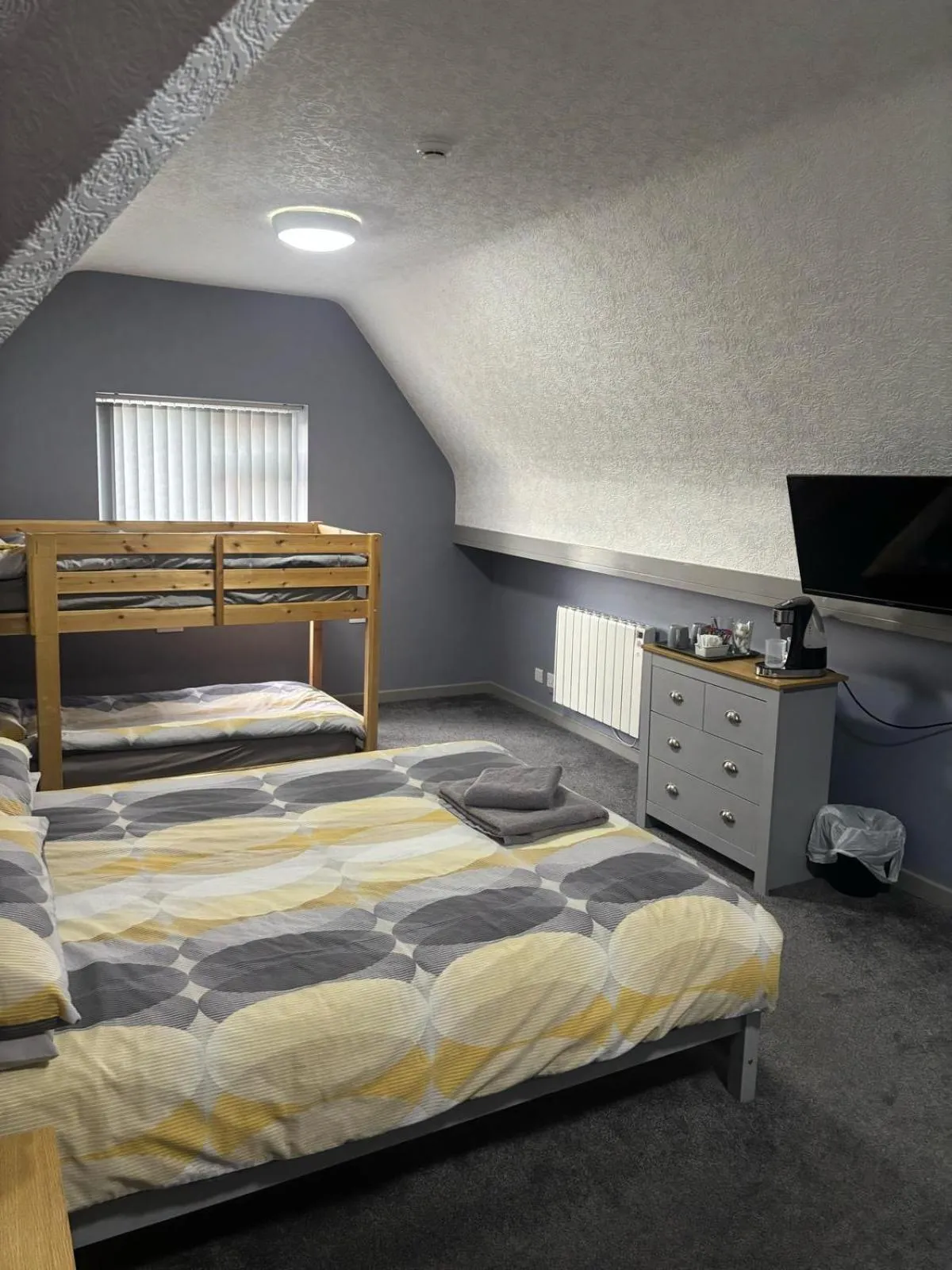 Bedroom, Bed in Harleys Inn