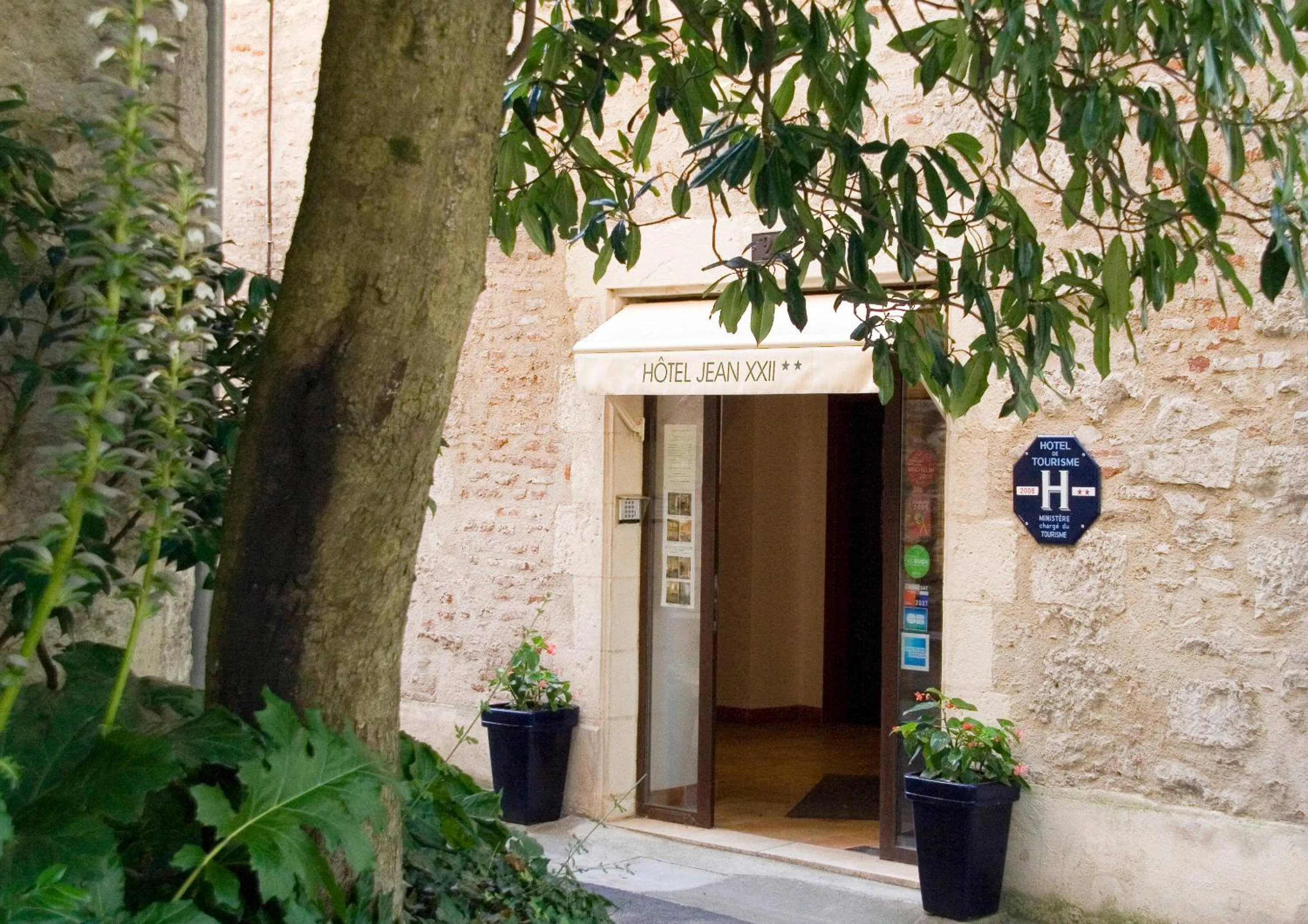 Facade/entrance in Hôtel Jean XXII