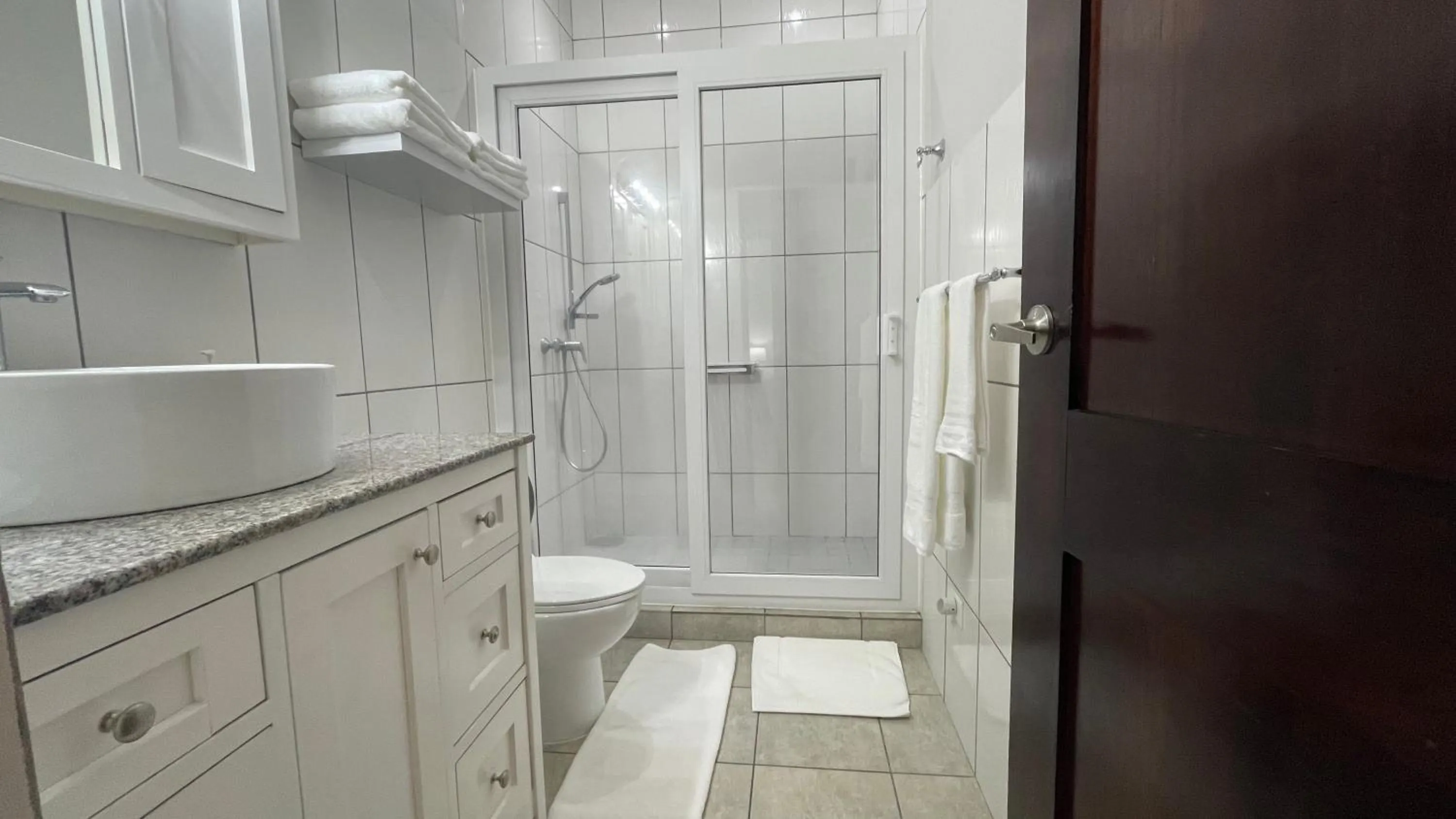 Bathroom in Coffee Estate Inn