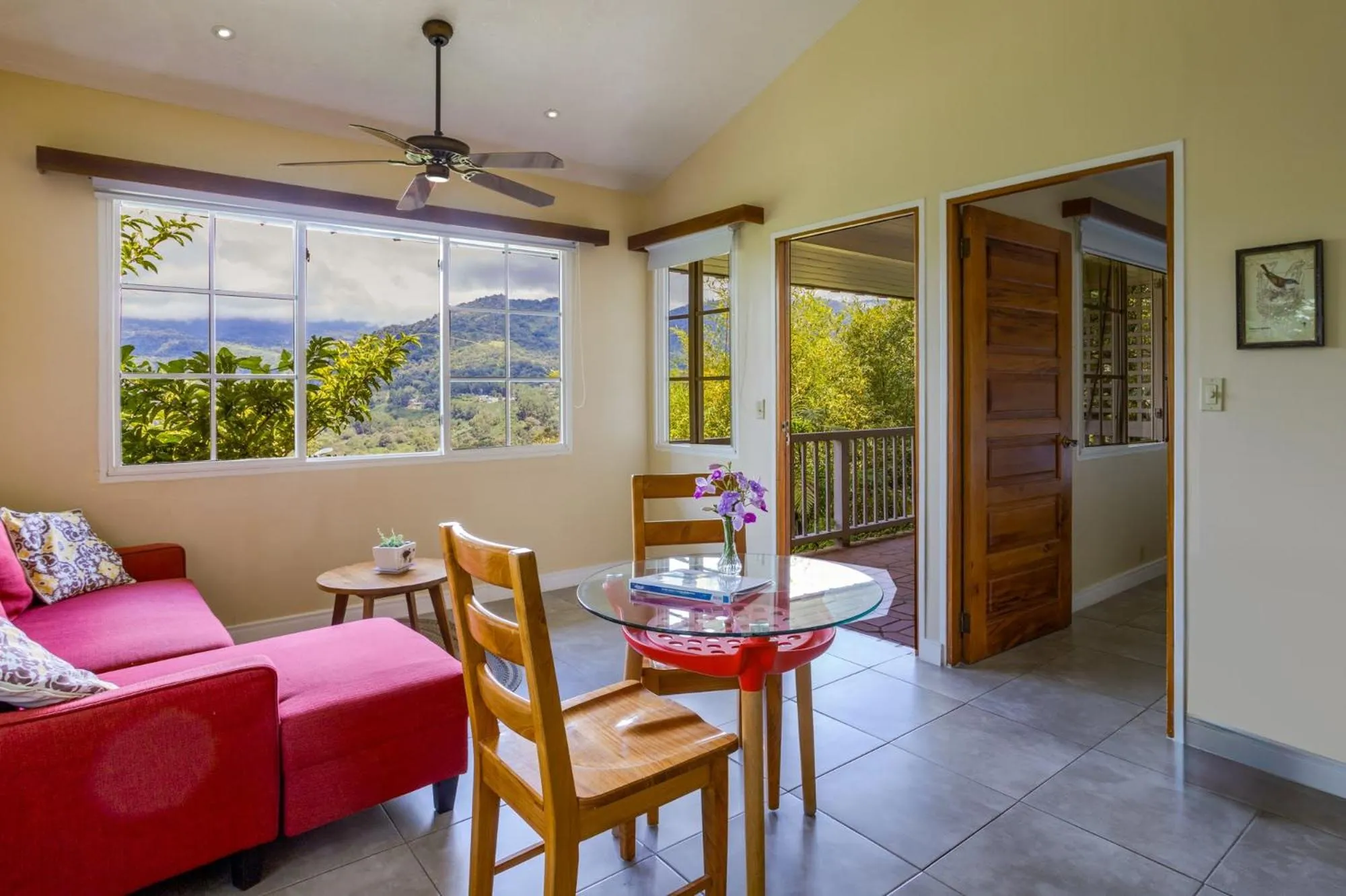 Living room in Coffee Estate Inn