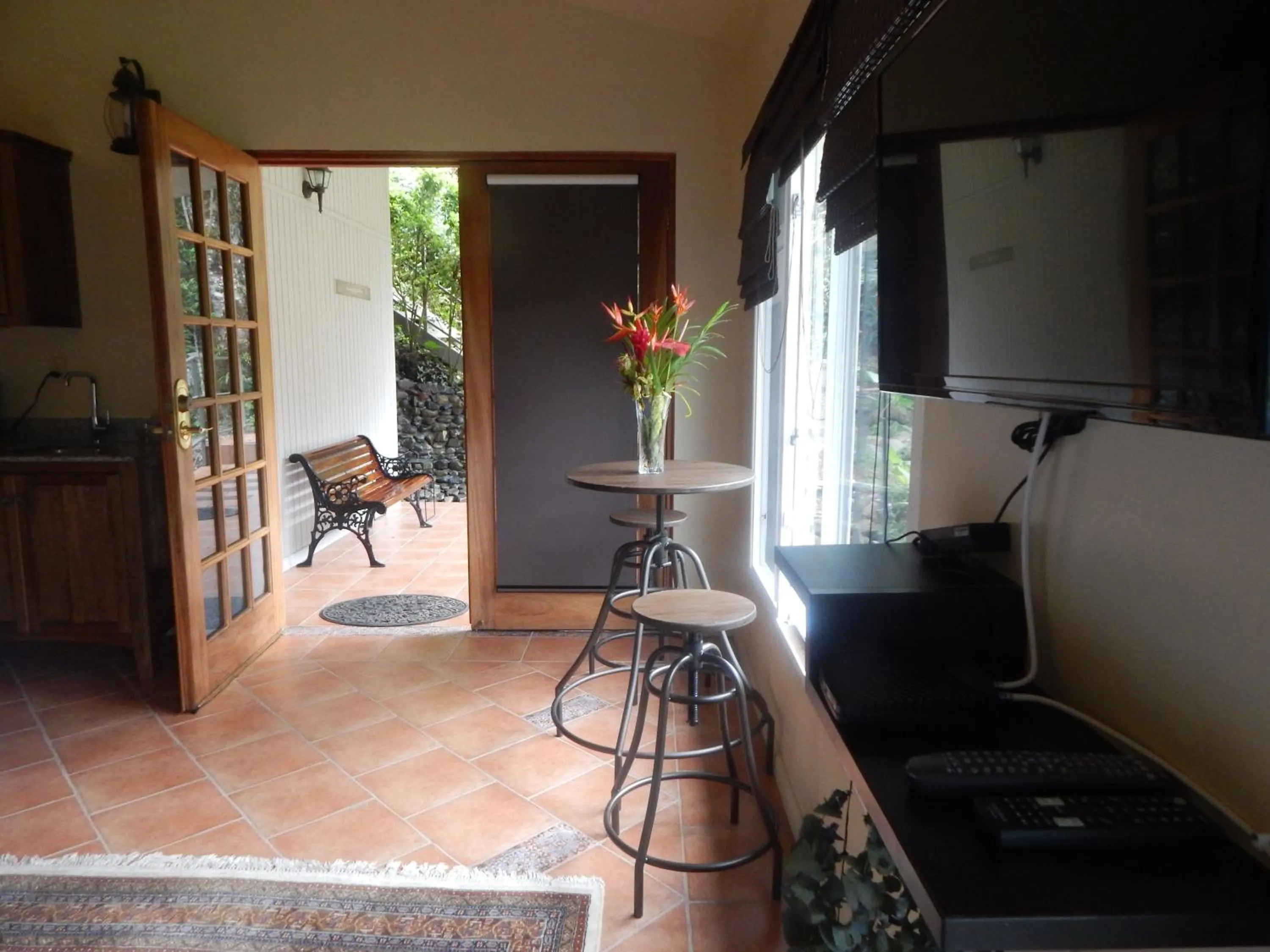 TV and multimedia in Coffee Estate Inn