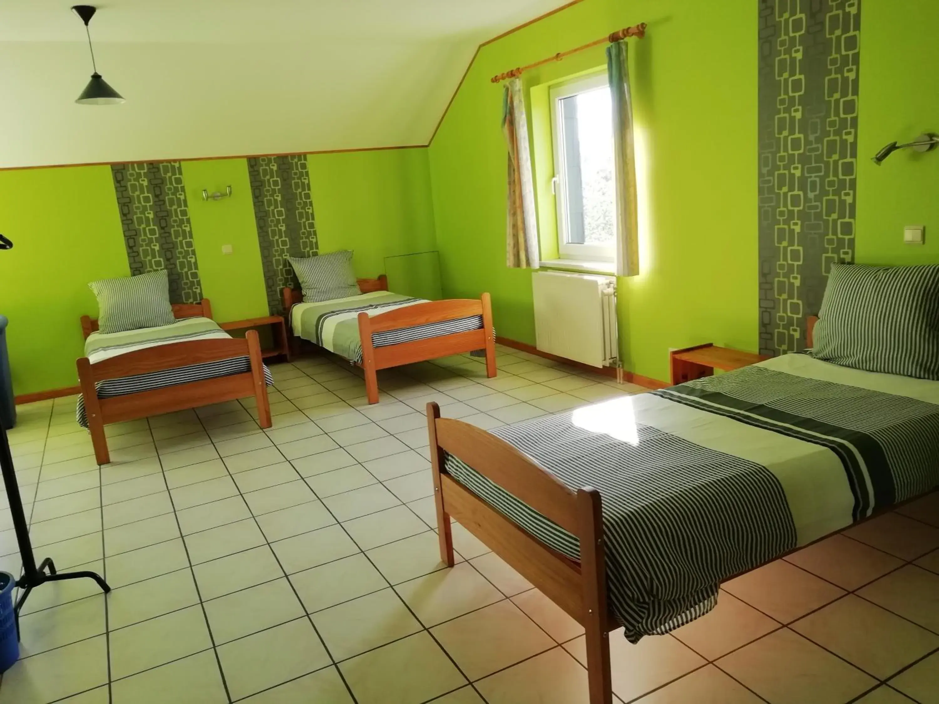 Triple Room in Hotel Dry Les Courtis Triple Room in Hotel Dry Les Courtis